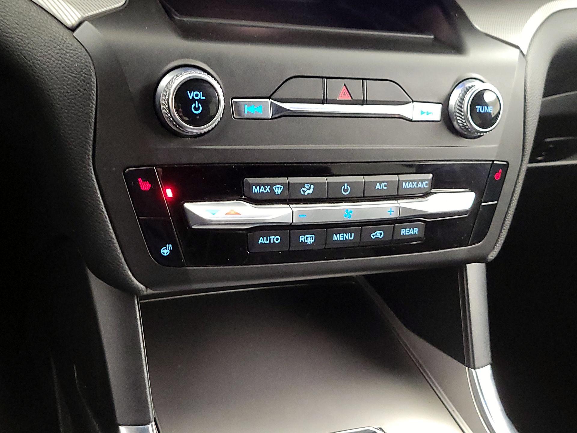 Thumbnail: 2020 Ford Explorer - 16