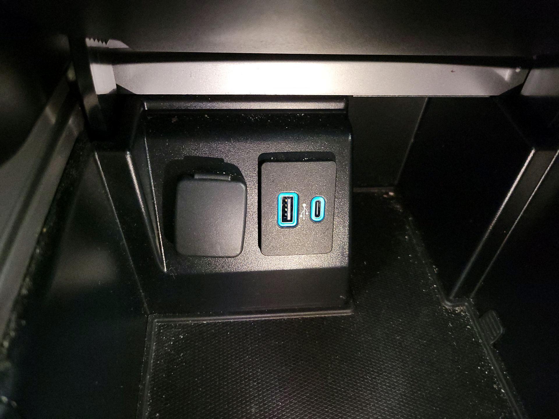 Thumbnail: 2020 Ford Explorer - 18