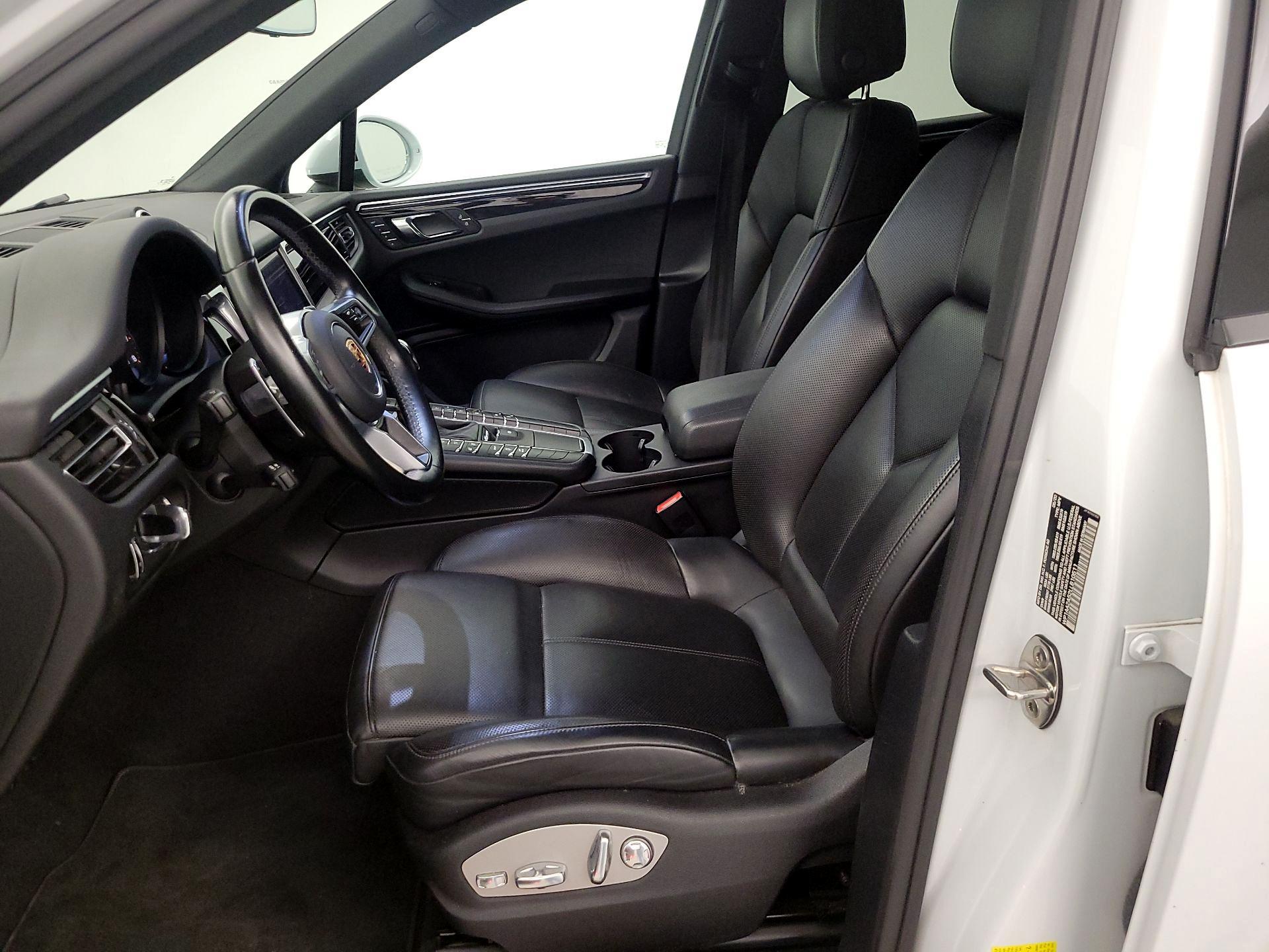 Thumbnail: 2020 Porsche Macan - 11