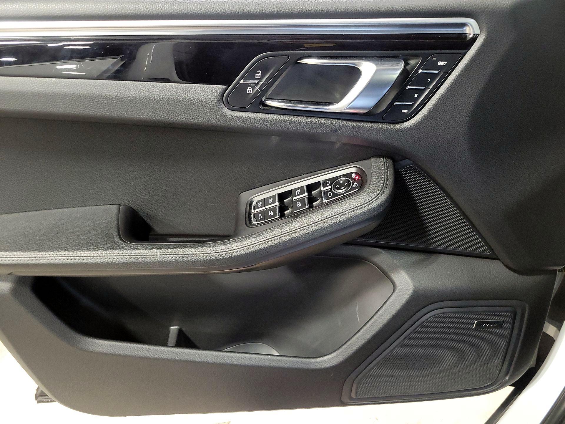 Thumbnail: 2020 Porsche Macan - 12