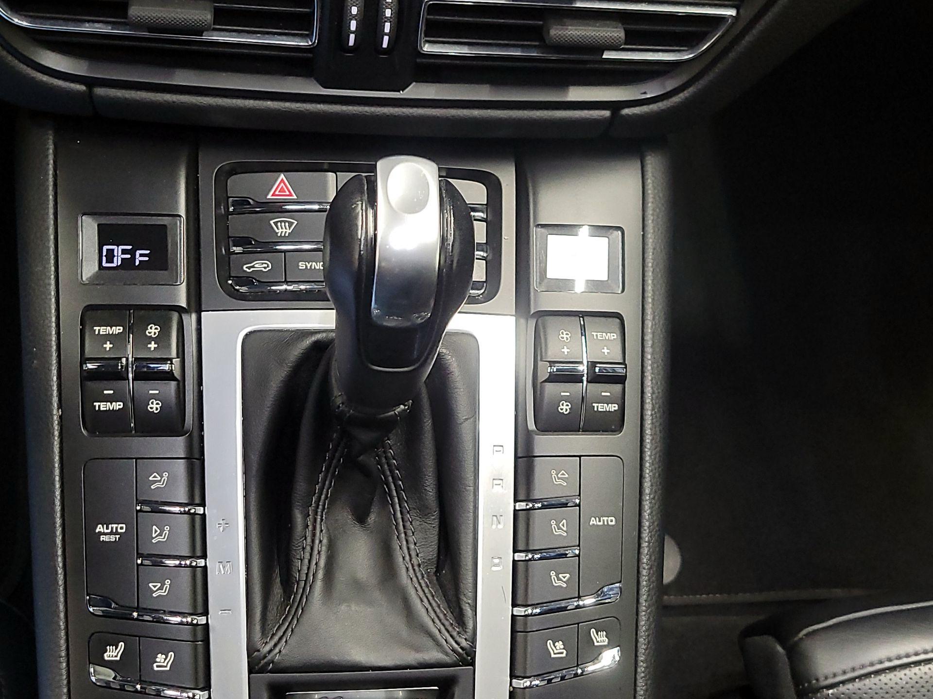 Thumbnail: 2020 Porsche Macan - 17