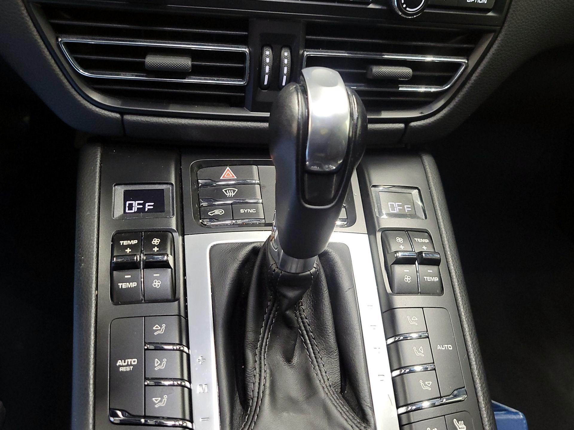 Thumbnail: 2020 Porsche Macan - 18