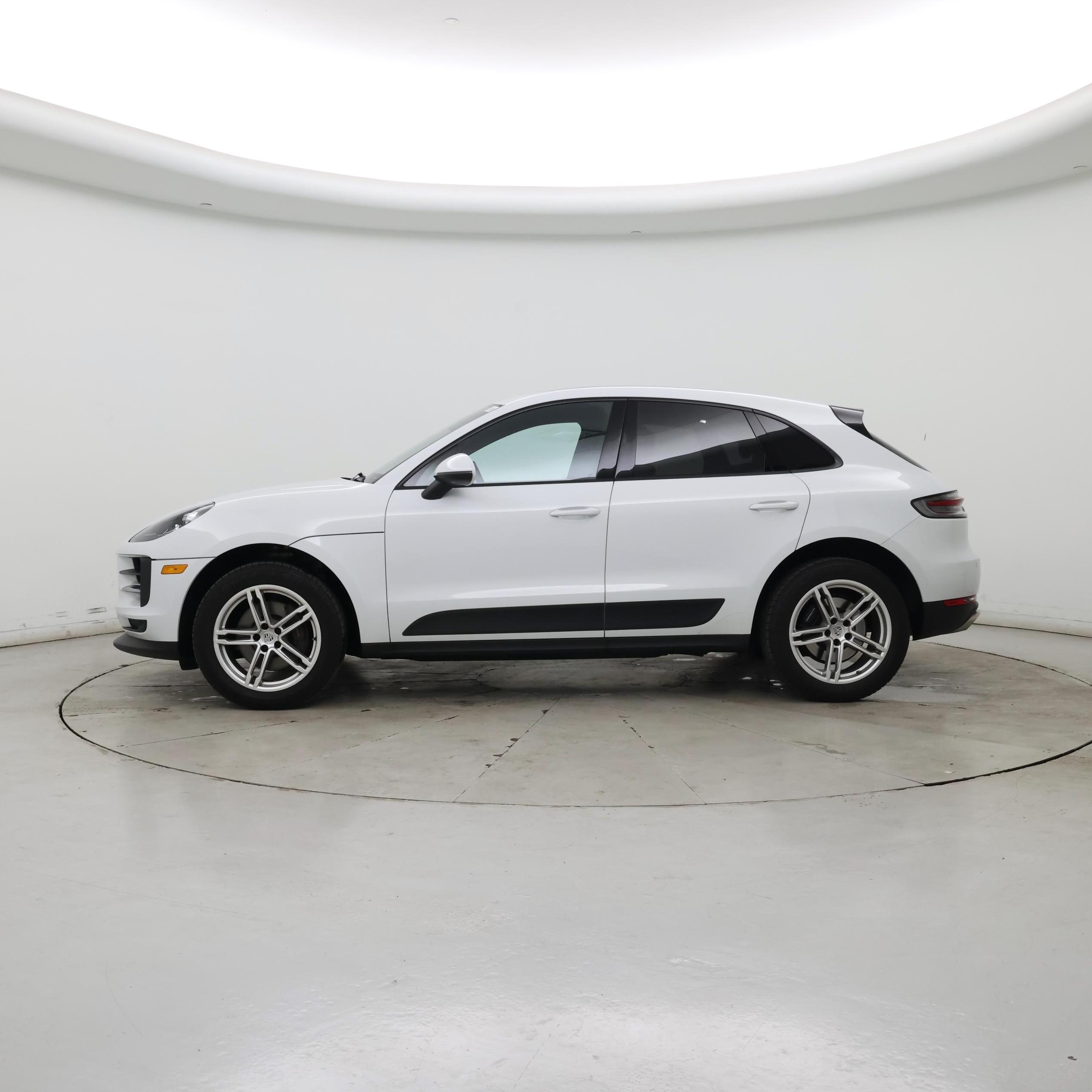 Thumbnail: 2020 Porsche Macan - 3