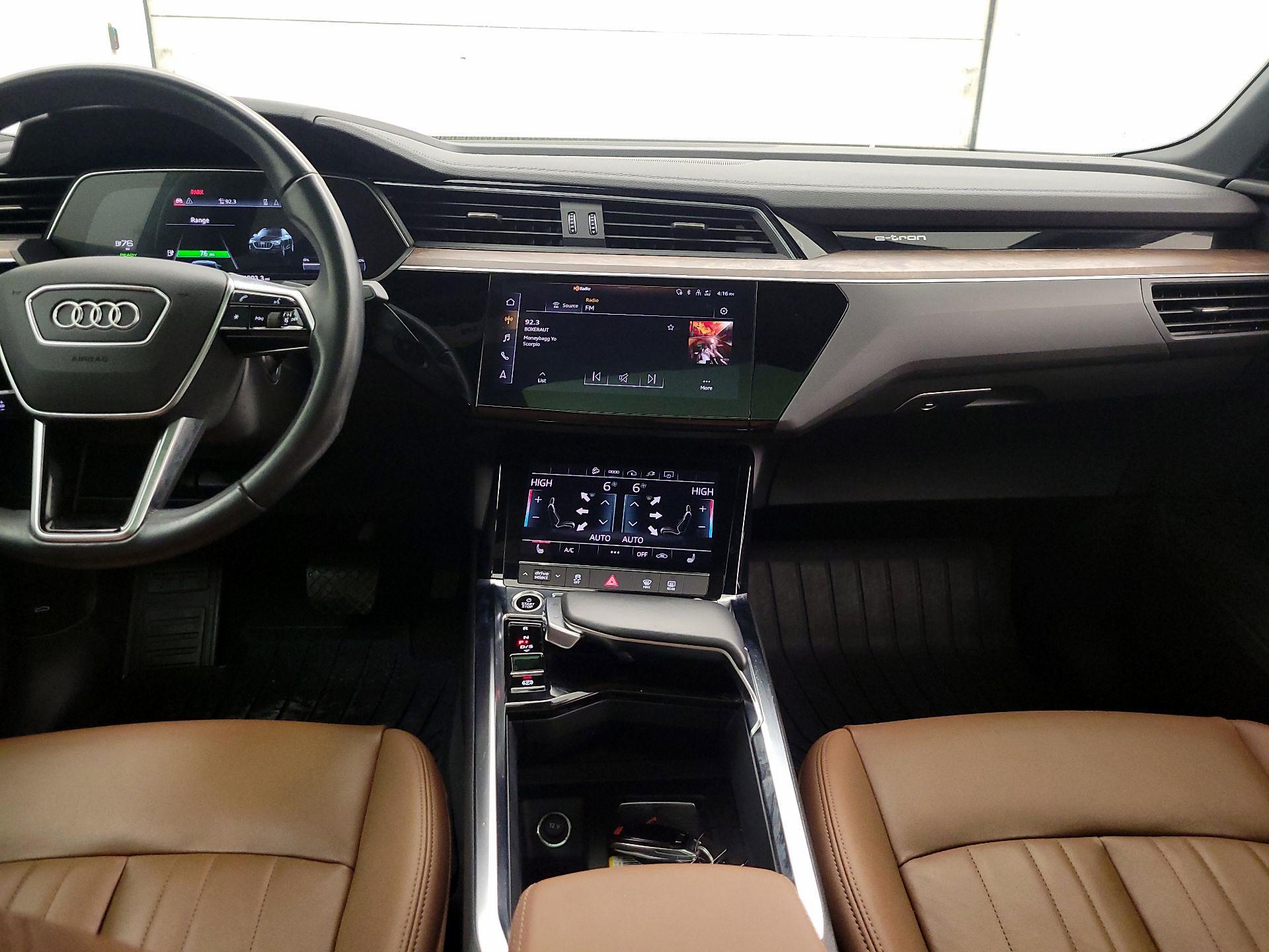 Thumbnail: 2022 Audi e-tron S - 9