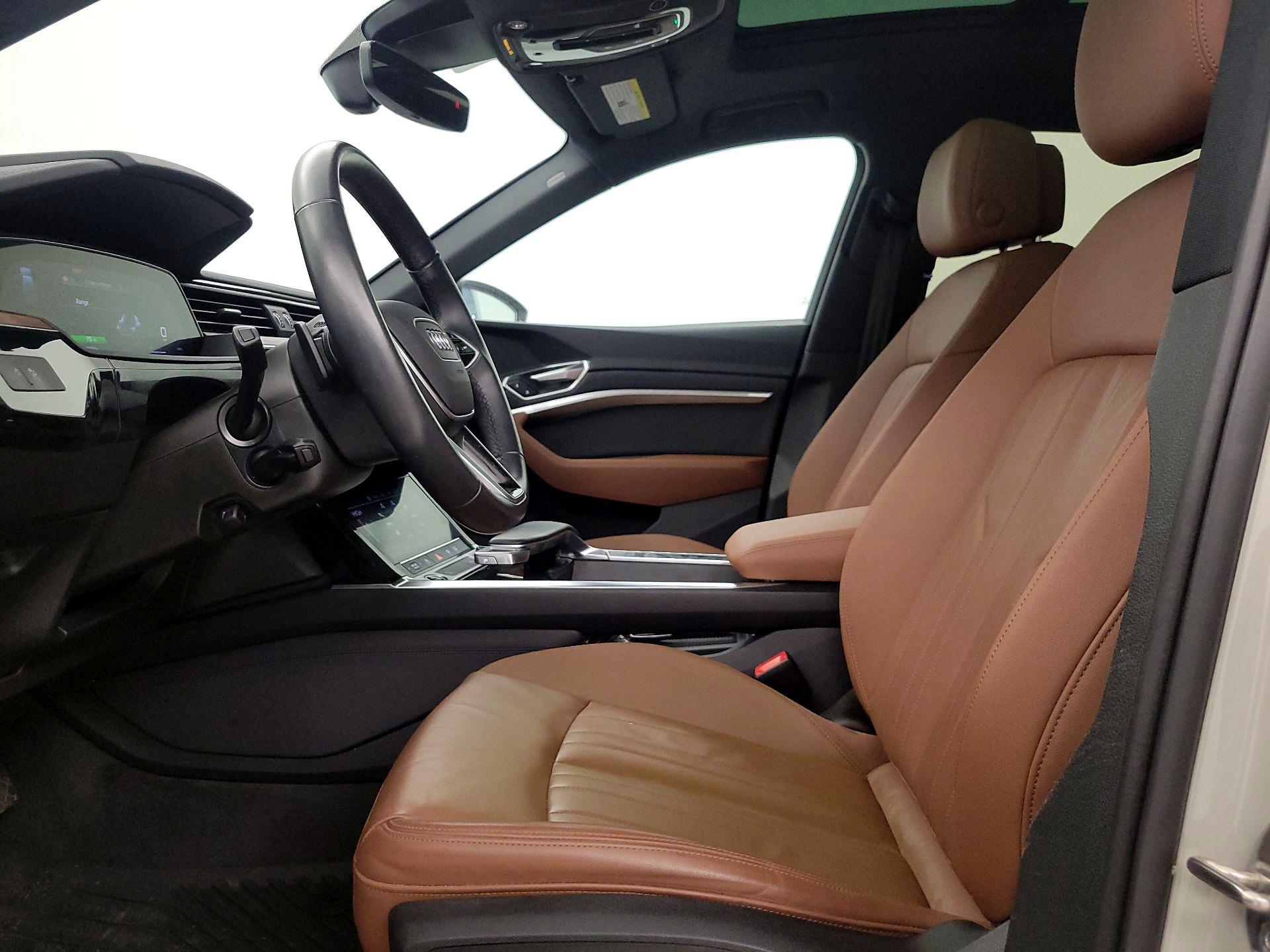 Thumbnail: 2022 Audi e-tron S - 11