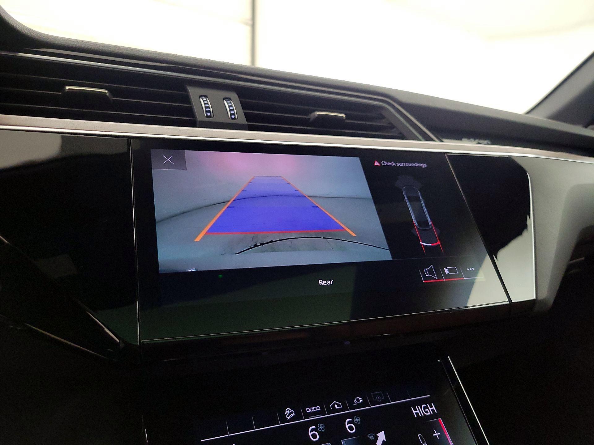 Thumbnail: 2022 Audi e-tron S - 14