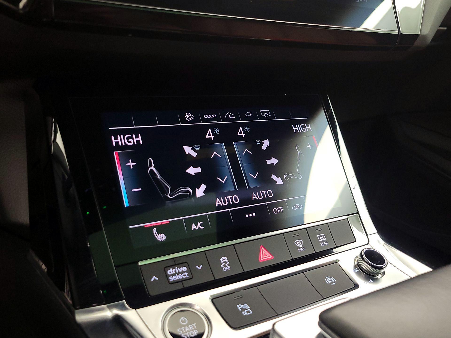 Thumbnail: 2022 Audi e-tron S - 16