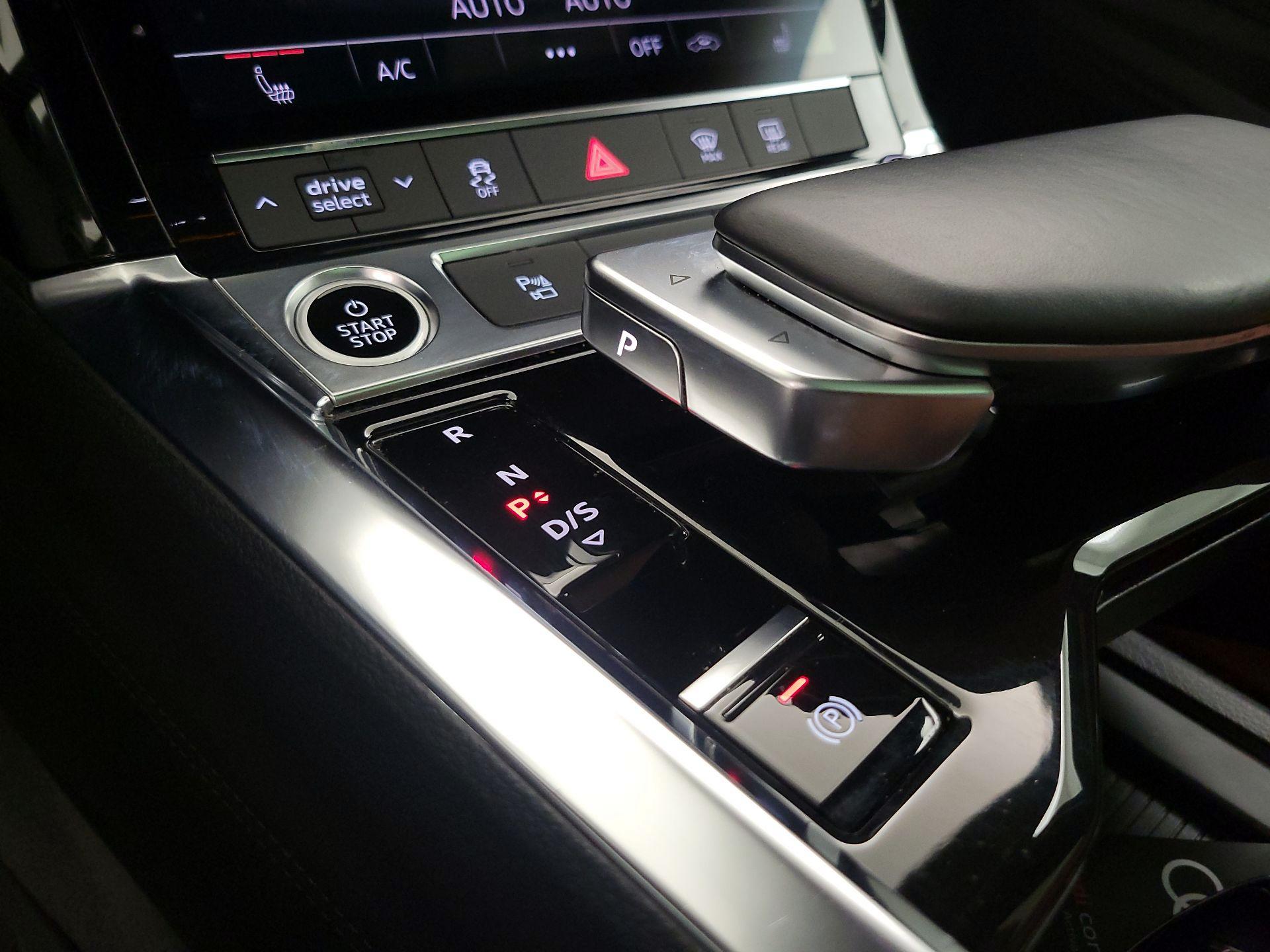 Thumbnail: 2022 Audi e-tron S - 17