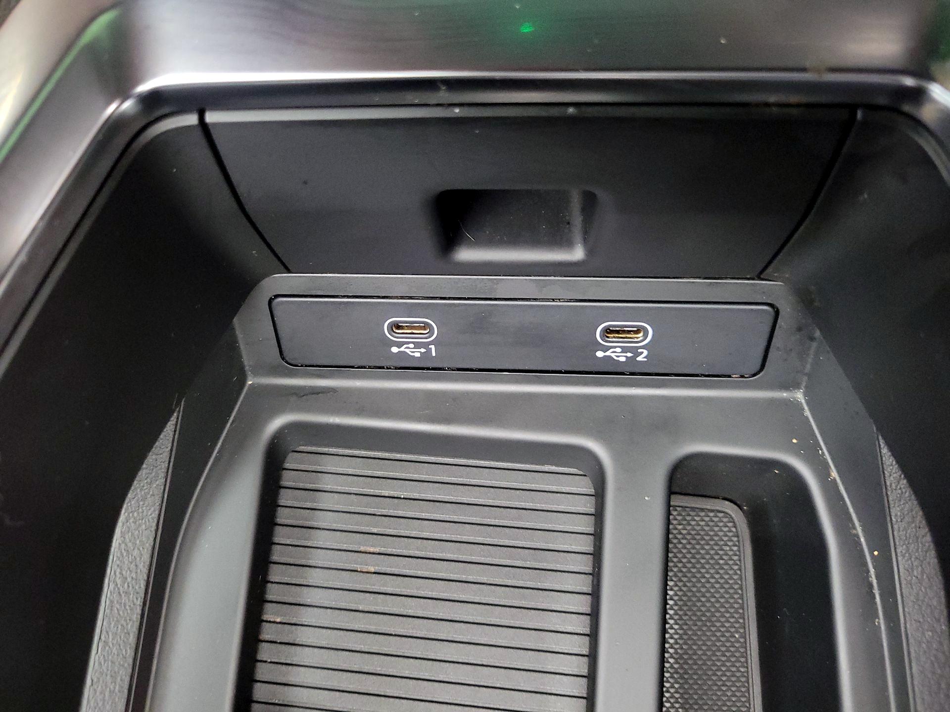 Thumbnail: 2022 Audi e-tron S - 18