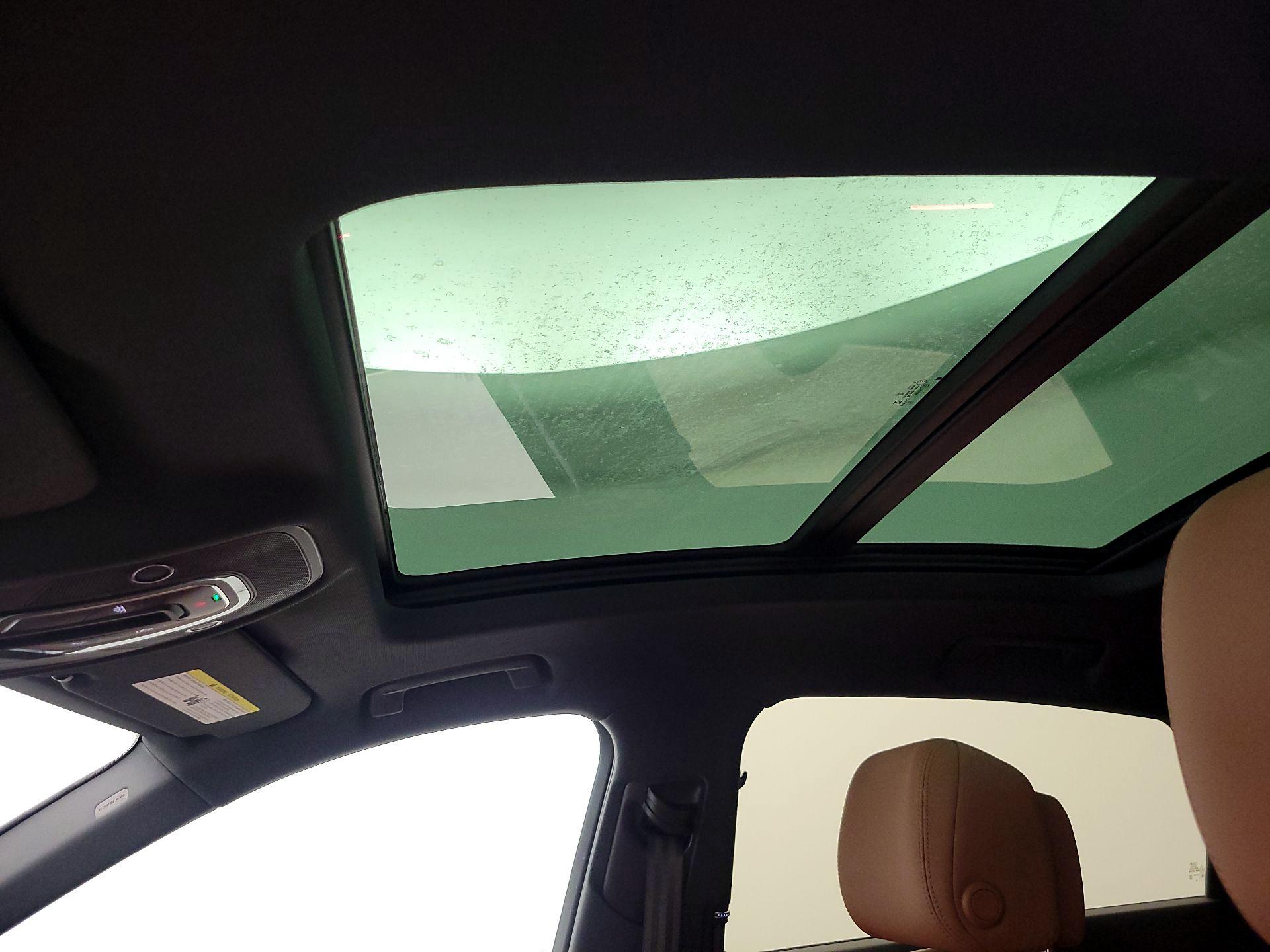 Thumbnail: 2022 Audi e-tron S - 19