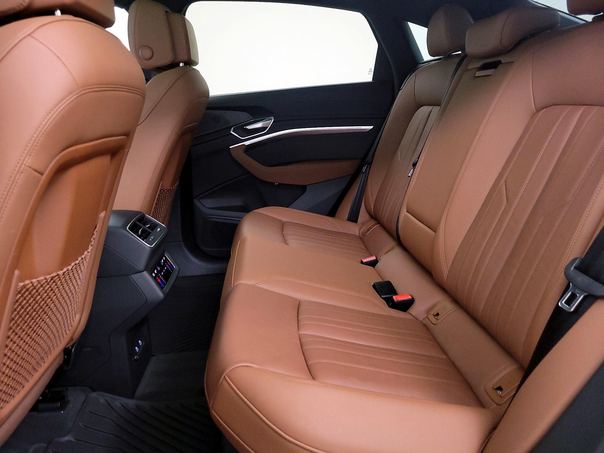 Thumbnail: 2022 Audi e-tron S - 20