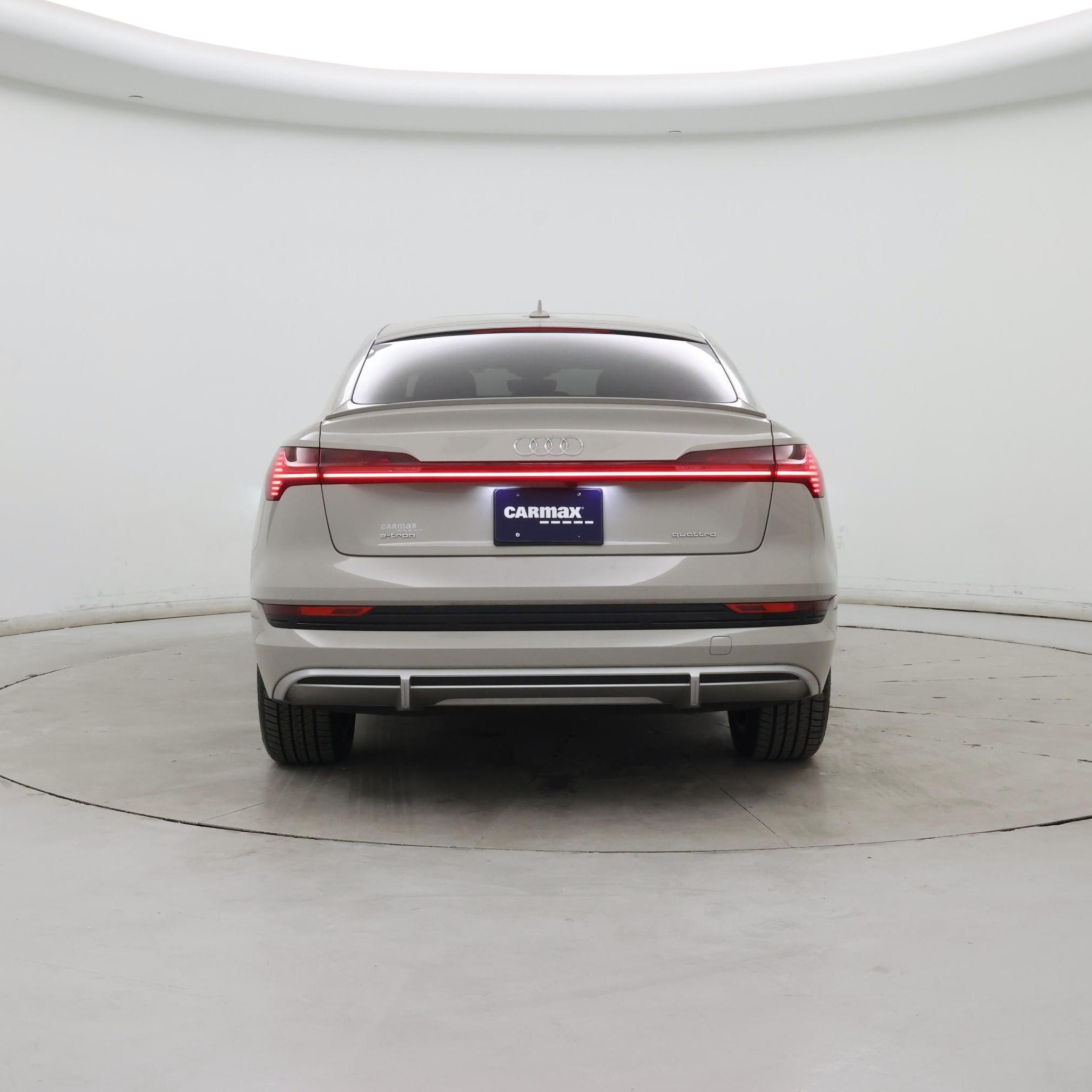 Thumbnail: 2022 Audi e-tron S - 6