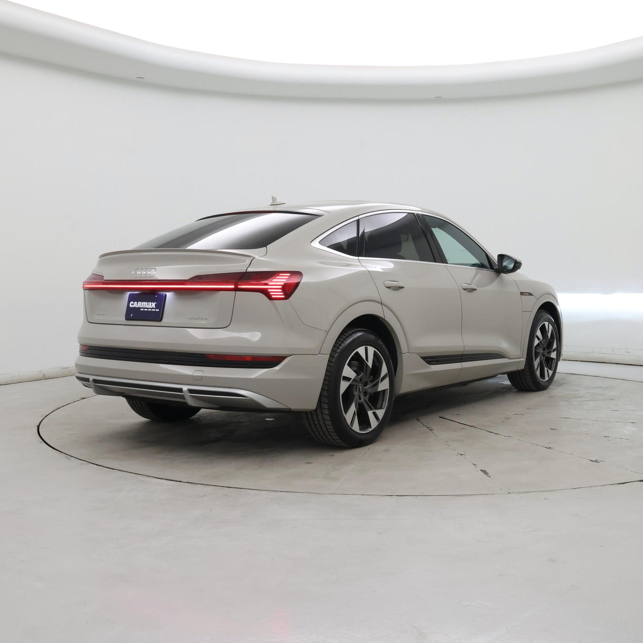 Thumbnail: 2022 Audi e-tron S - 8