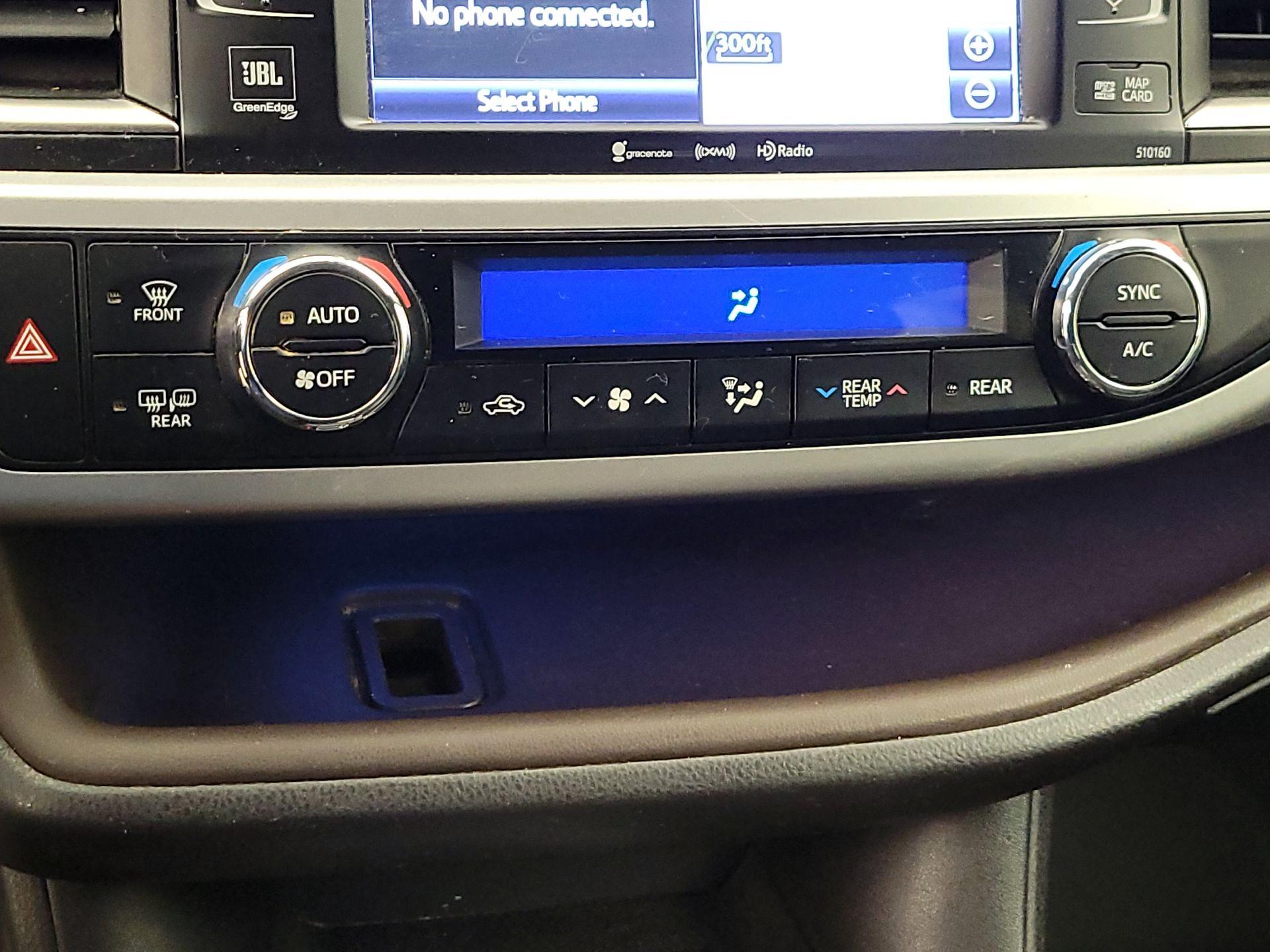 Thumbnail: 2016 Toyota Highlander - 17