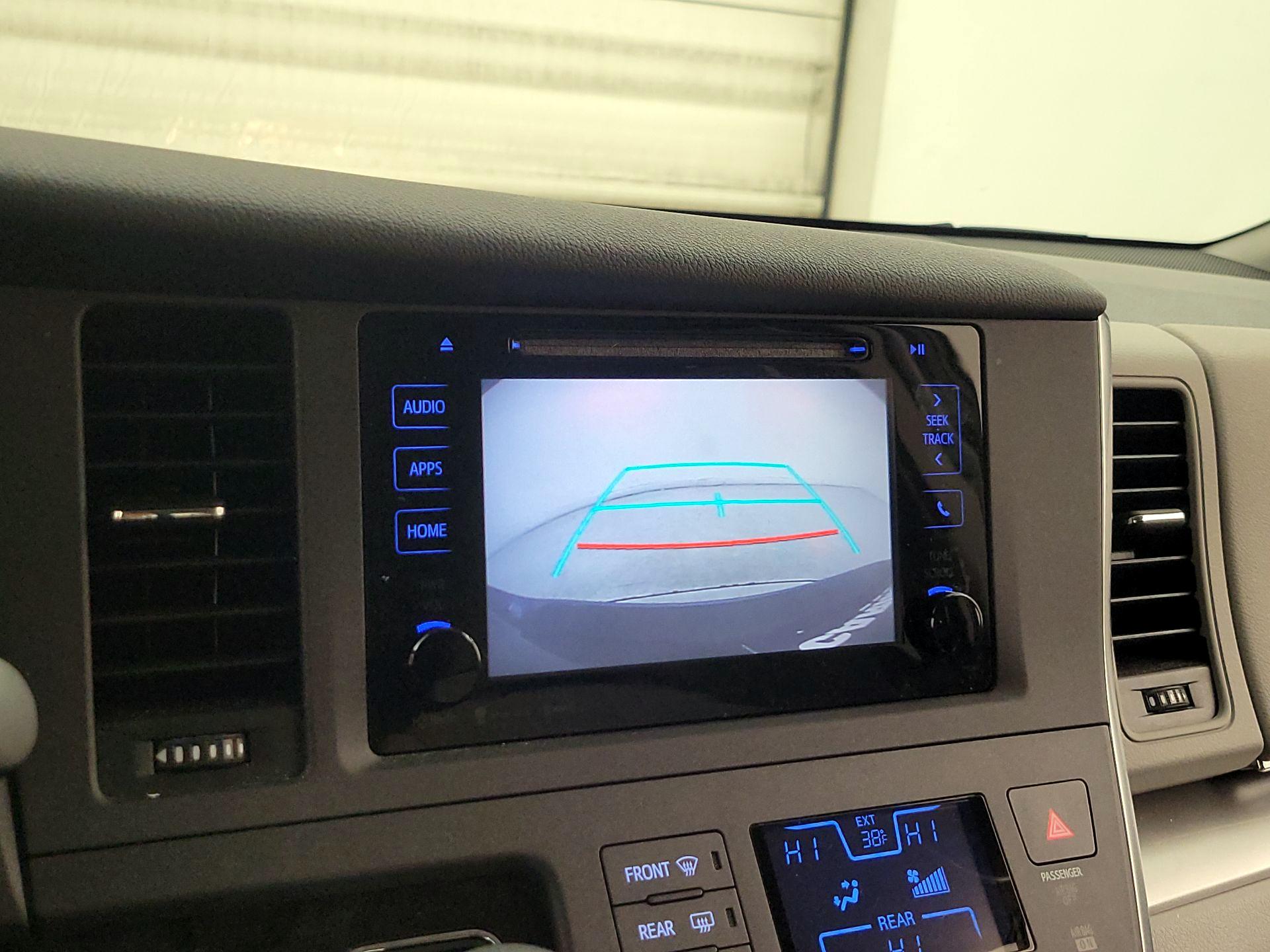 Thumbnail: 2017 Toyota Sienna - 14