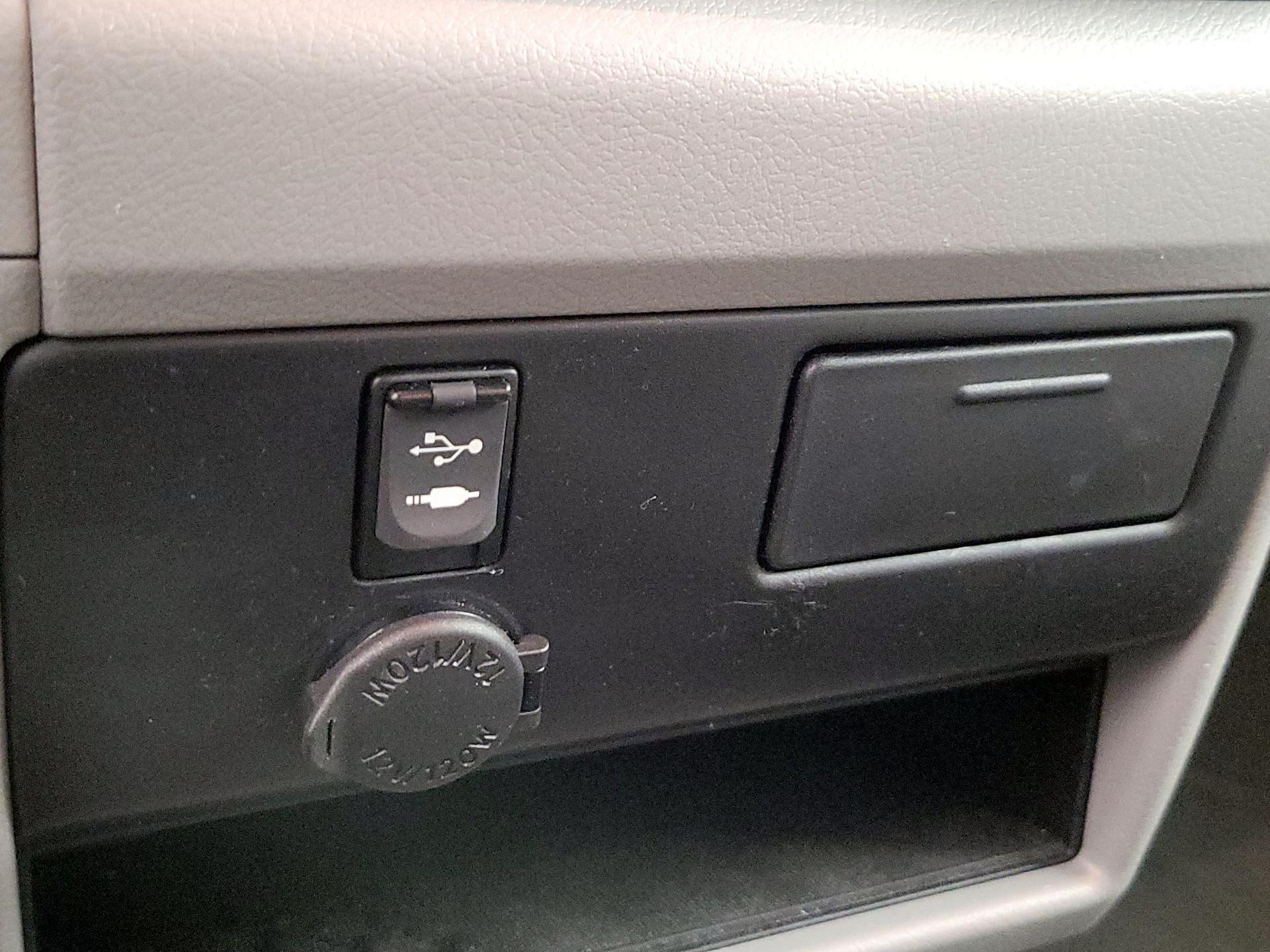 Thumbnail: 2017 Toyota Sienna - 18