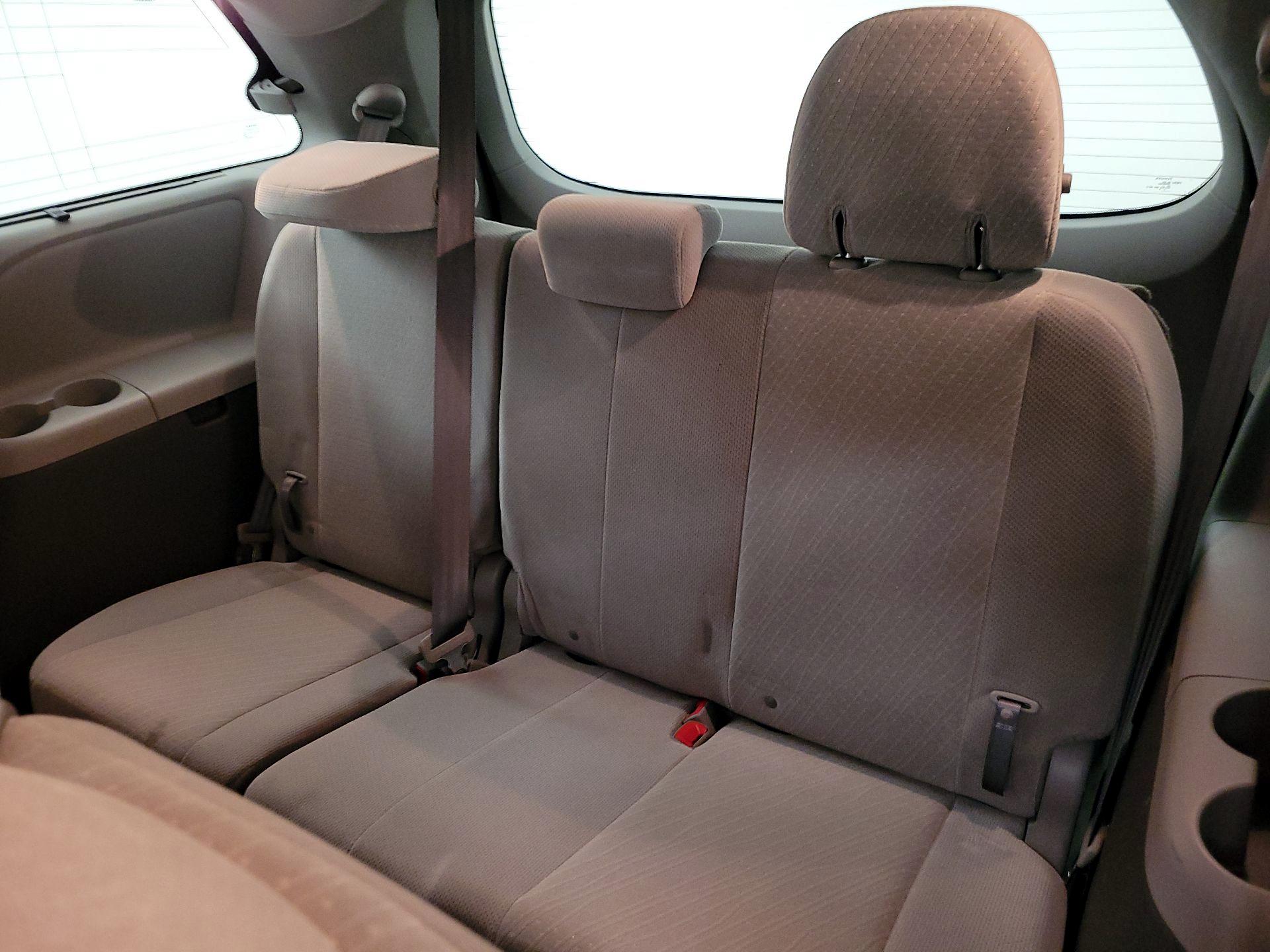 Thumbnail: 2017 Toyota Sienna - 20