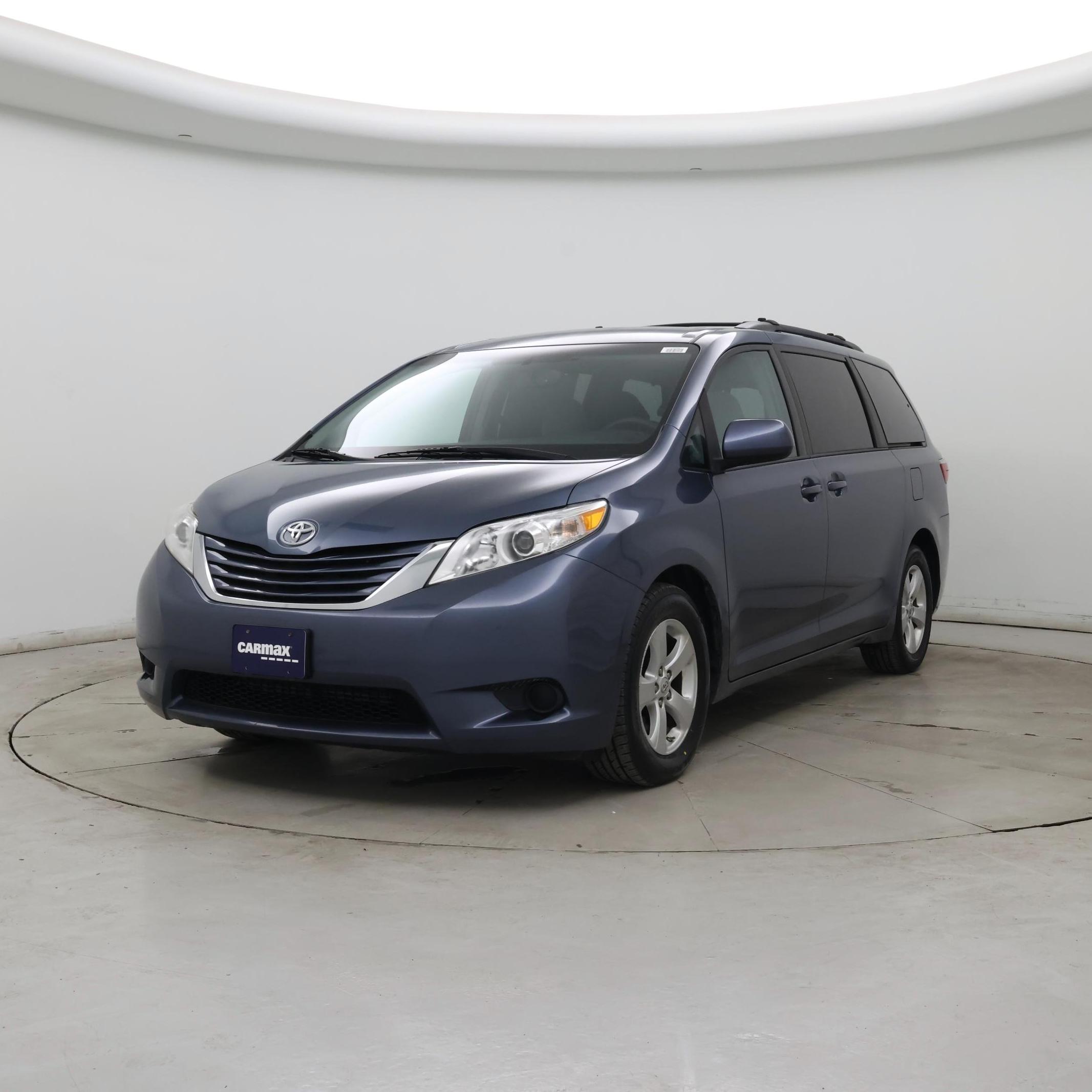 Thumbnail: 2017 Toyota Sienna - 4