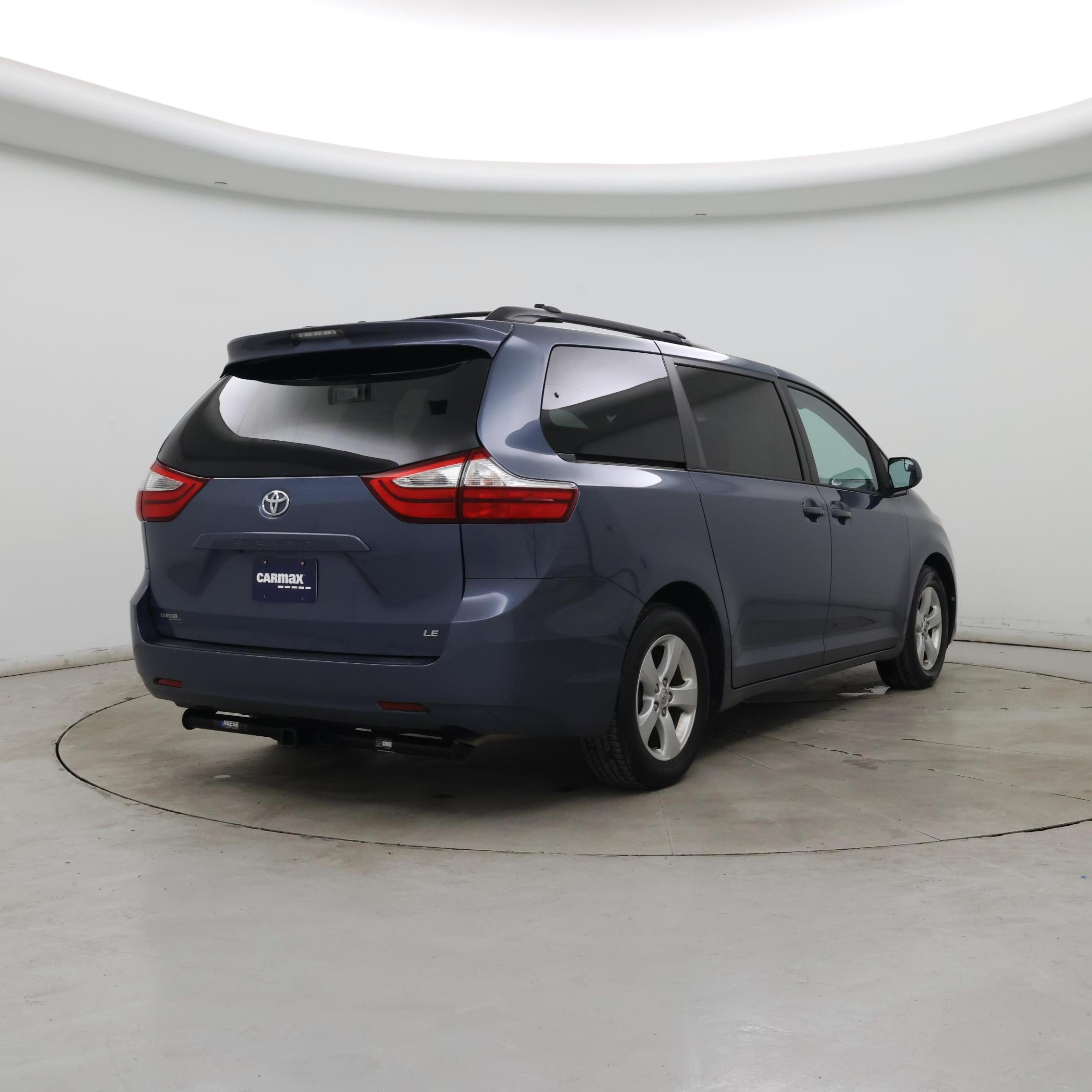 Thumbnail: 2017 Toyota Sienna - 8