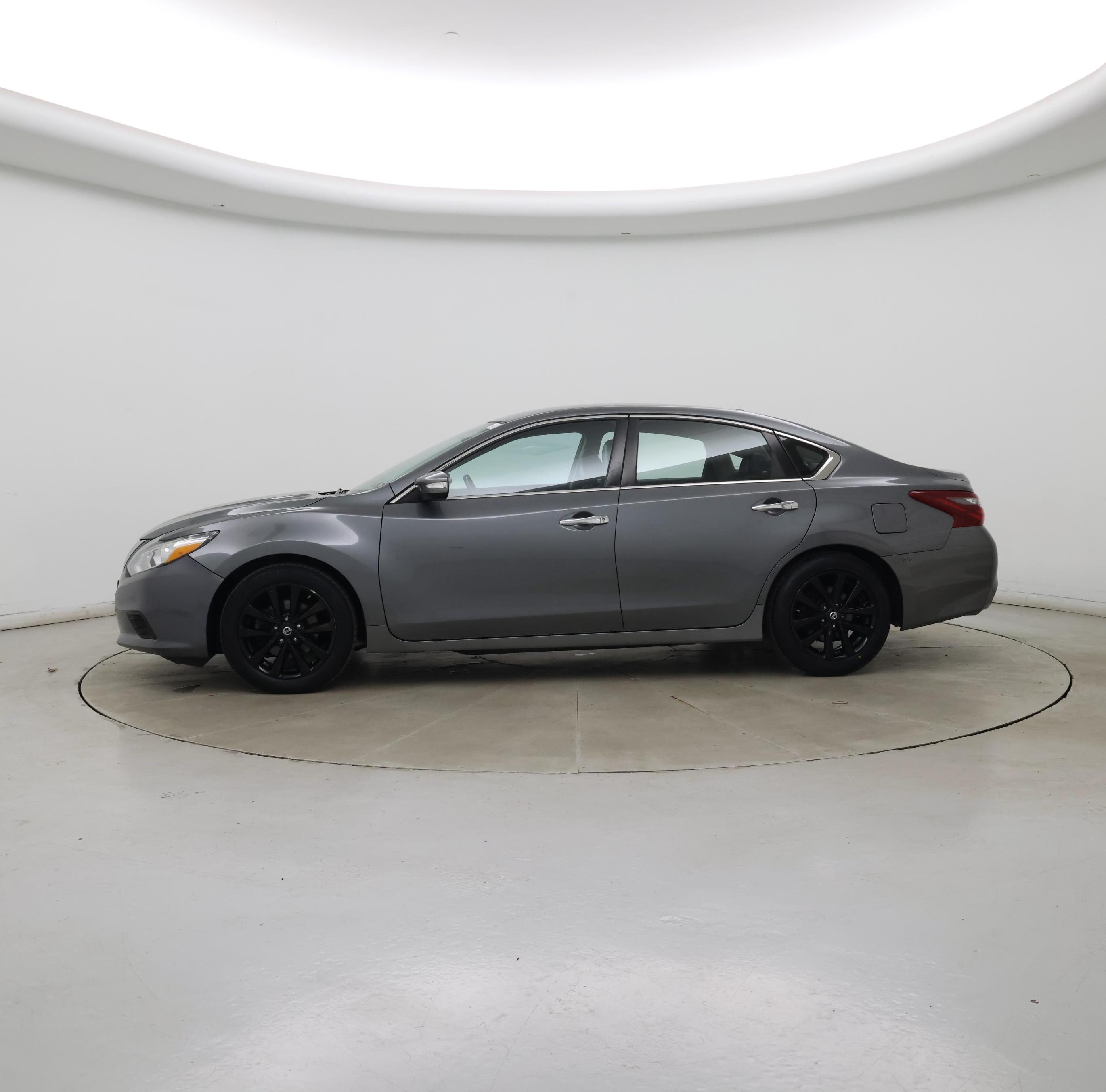 Thumbnail: 2018 Nissan Altima - 3