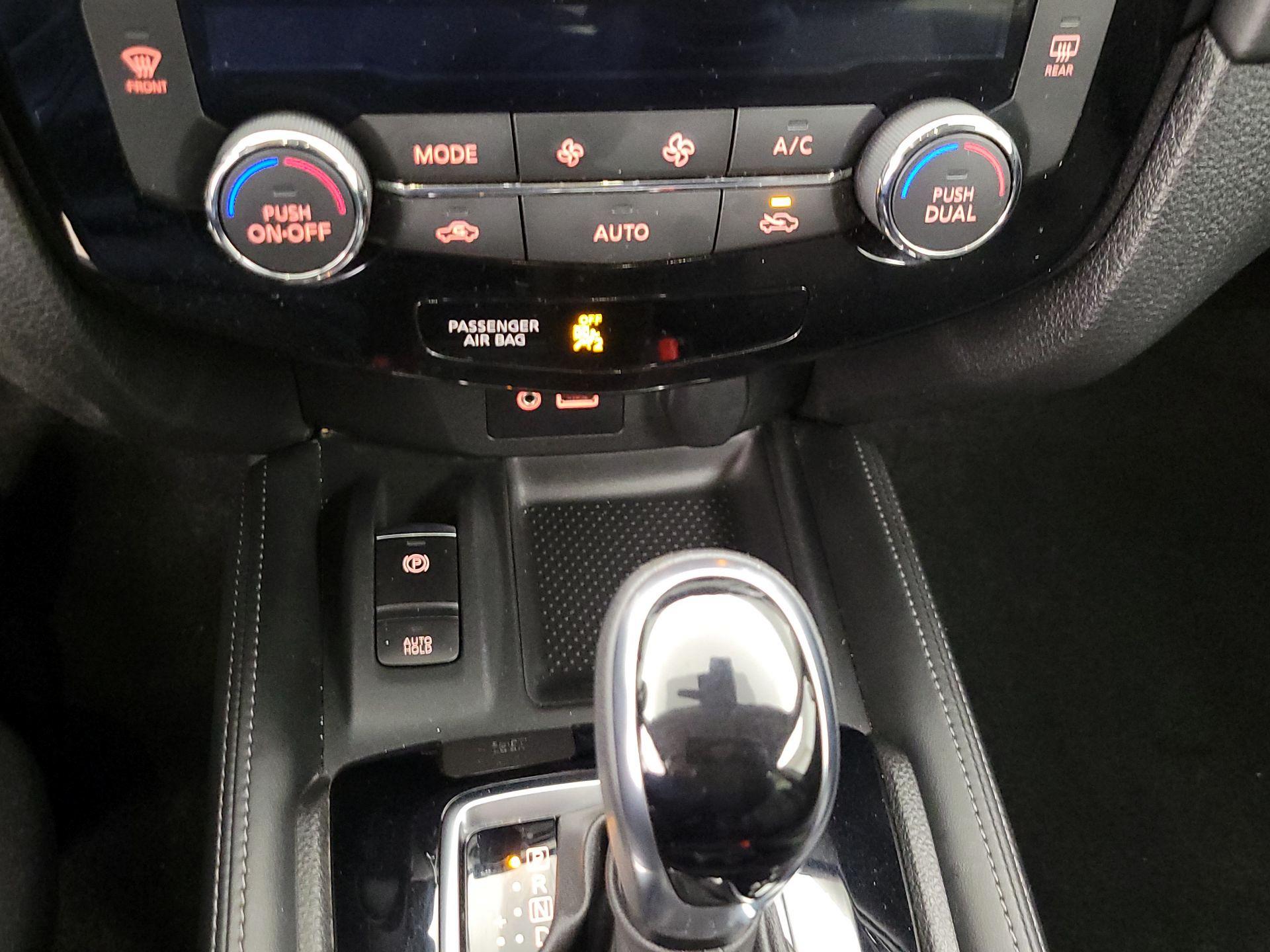 Thumbnail: 2020 Nissan Rogue - 17