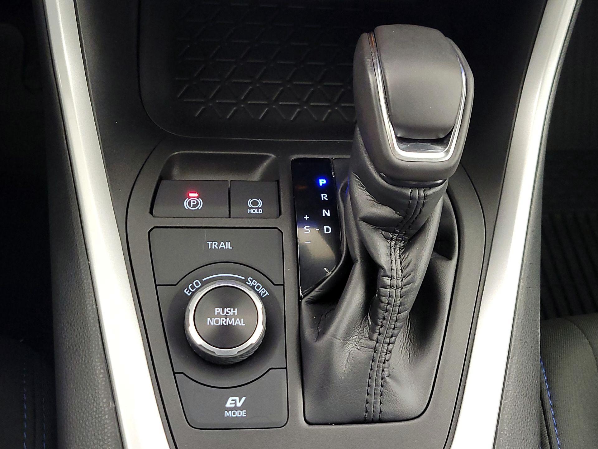 Thumbnail: 2023 Toyota RAV4 - 17