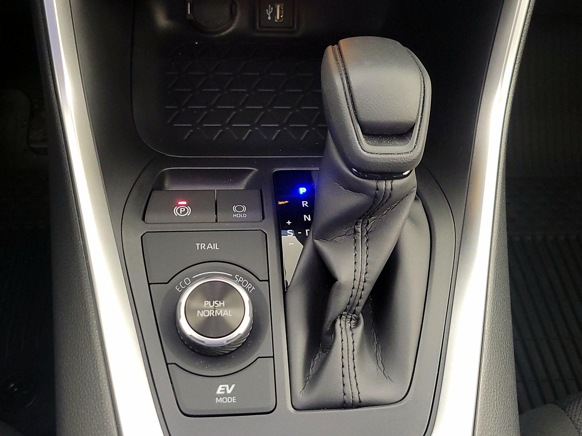 Thumbnail: 2025 Toyota RAV4 - 17