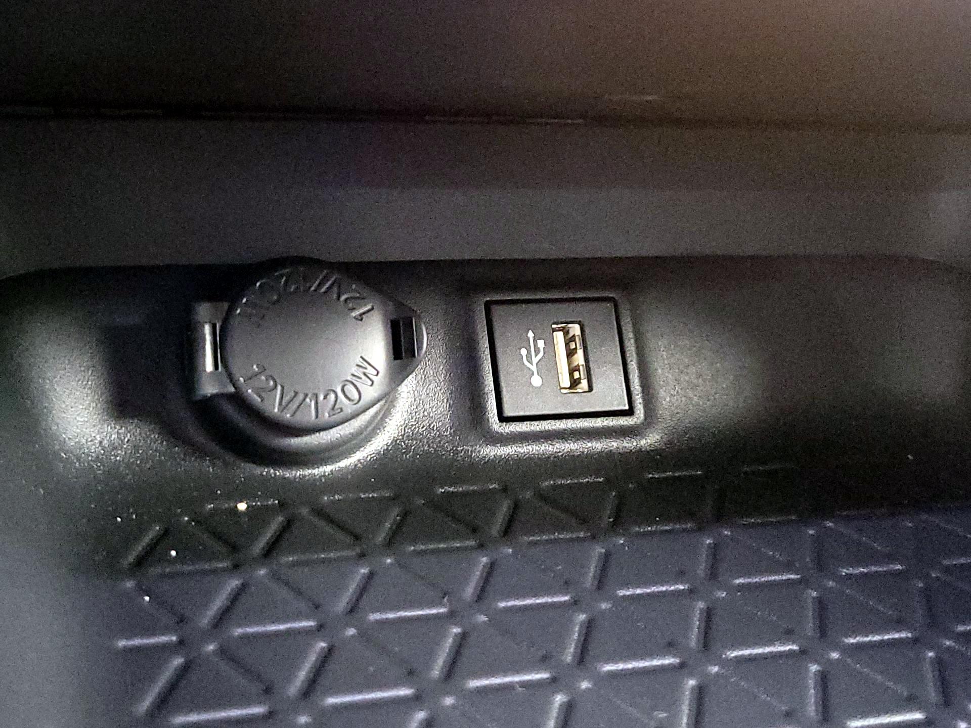 Thumbnail: 2025 Toyota RAV4 - 18