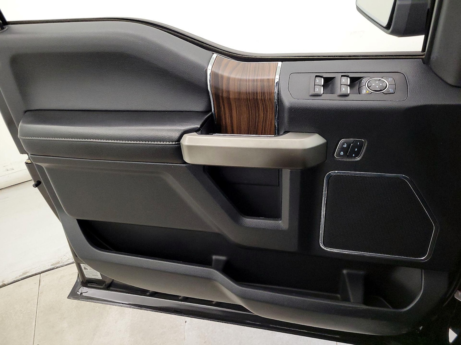 2015 Ford F-150 Lariat - Photo 13