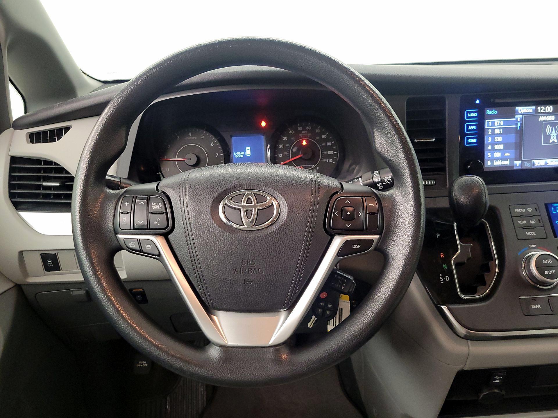 Thumbnail: 2015 Toyota Sienna - 10