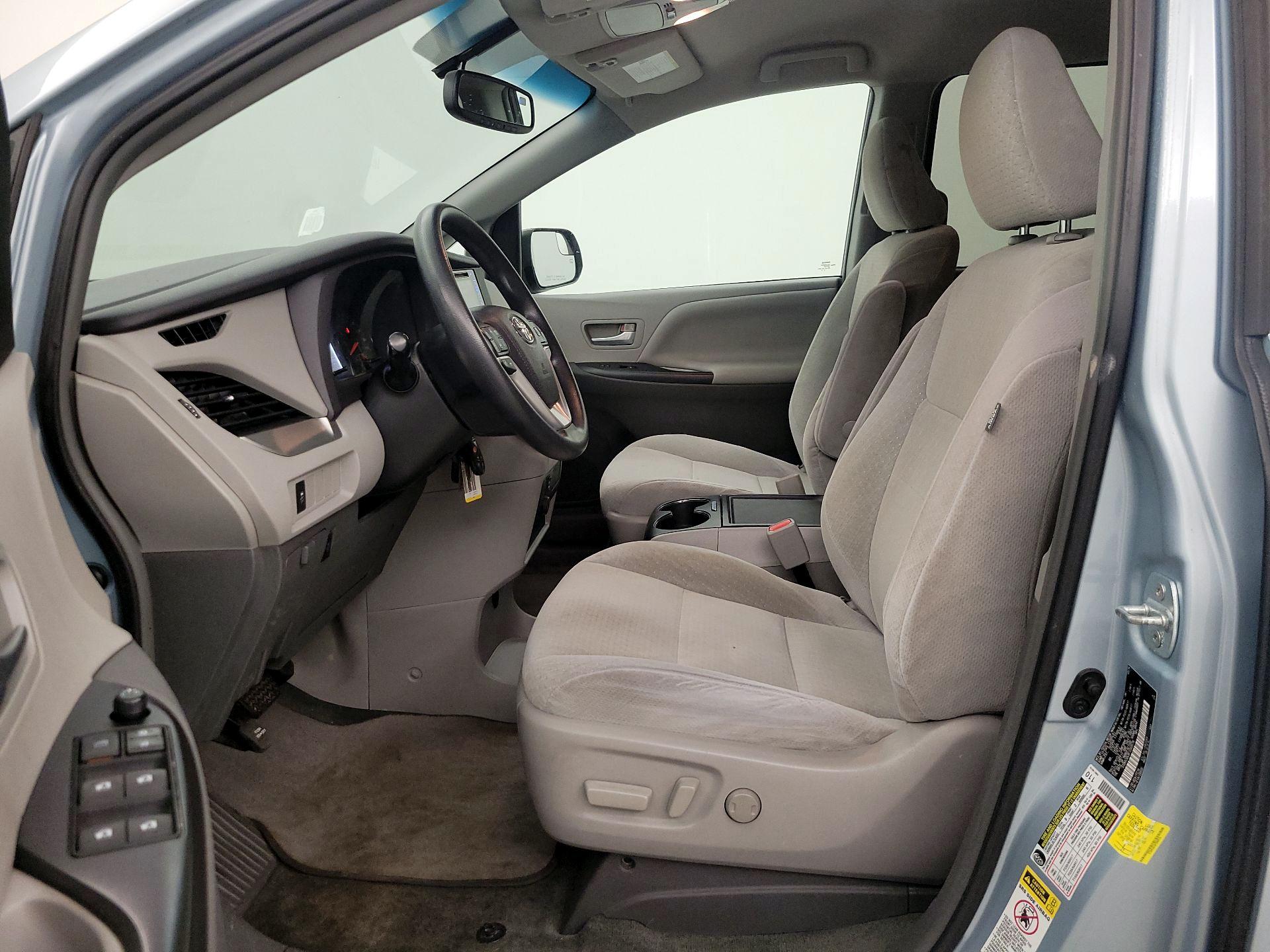 Thumbnail: 2015 Toyota Sienna - 11