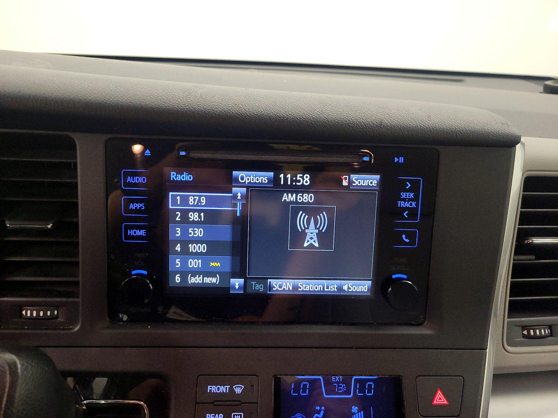 Thumbnail: 2015 Toyota Sienna - 15