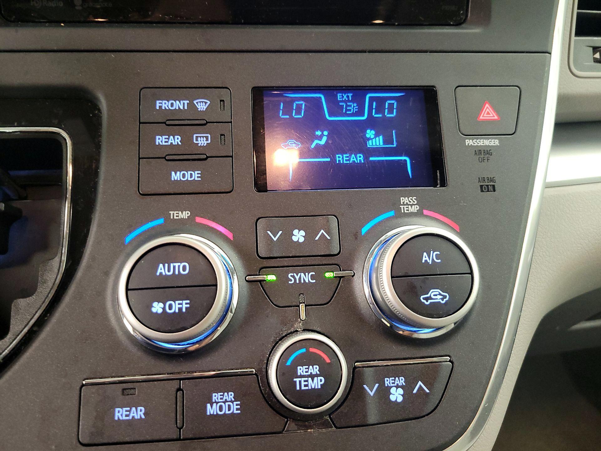 Thumbnail: 2015 Toyota Sienna - 16