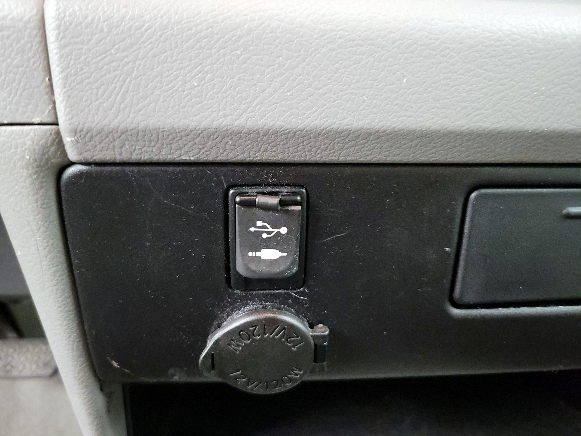 Thumbnail: 2015 Toyota Sienna - 18