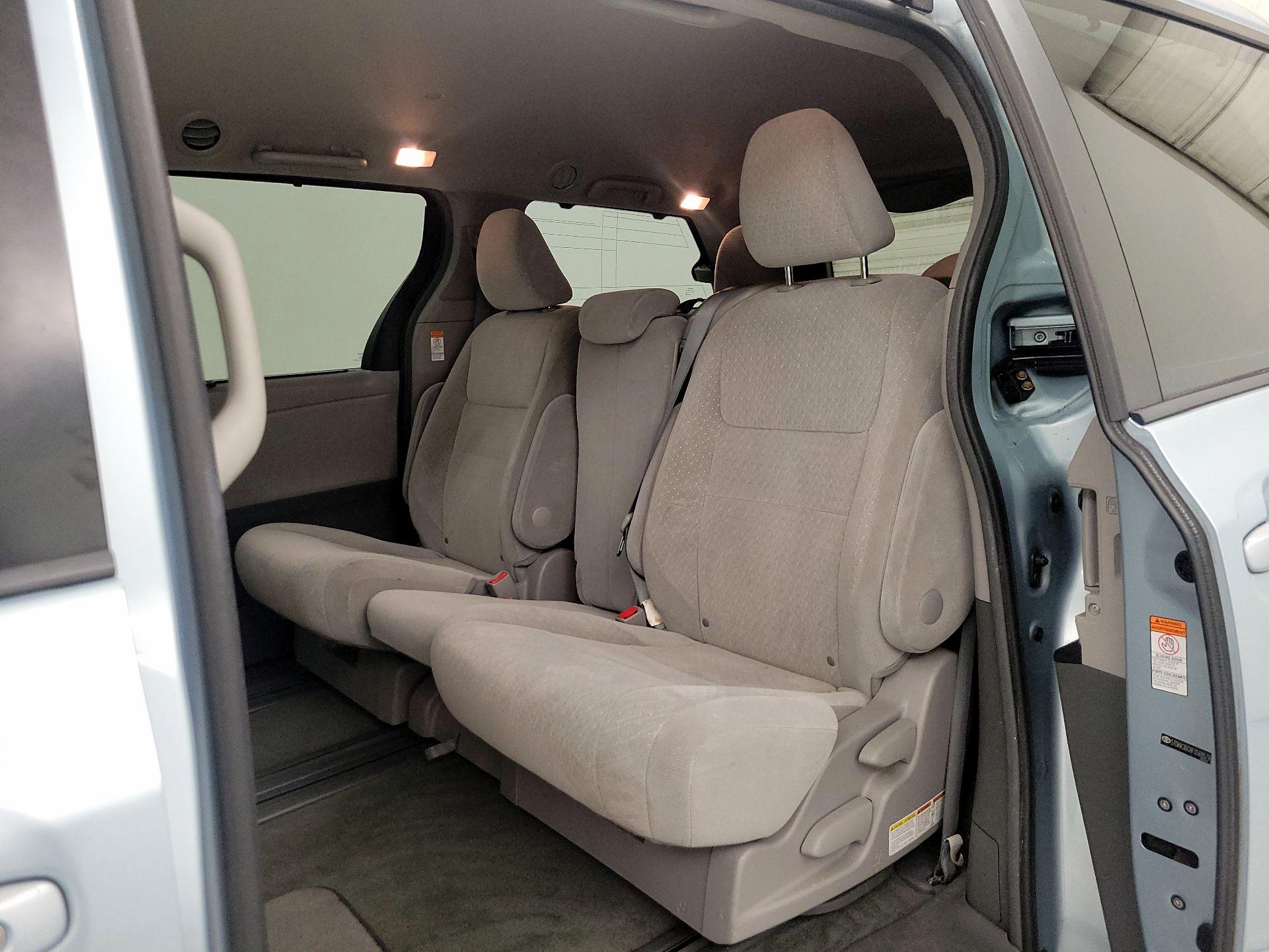 Thumbnail: 2015 Toyota Sienna - 19