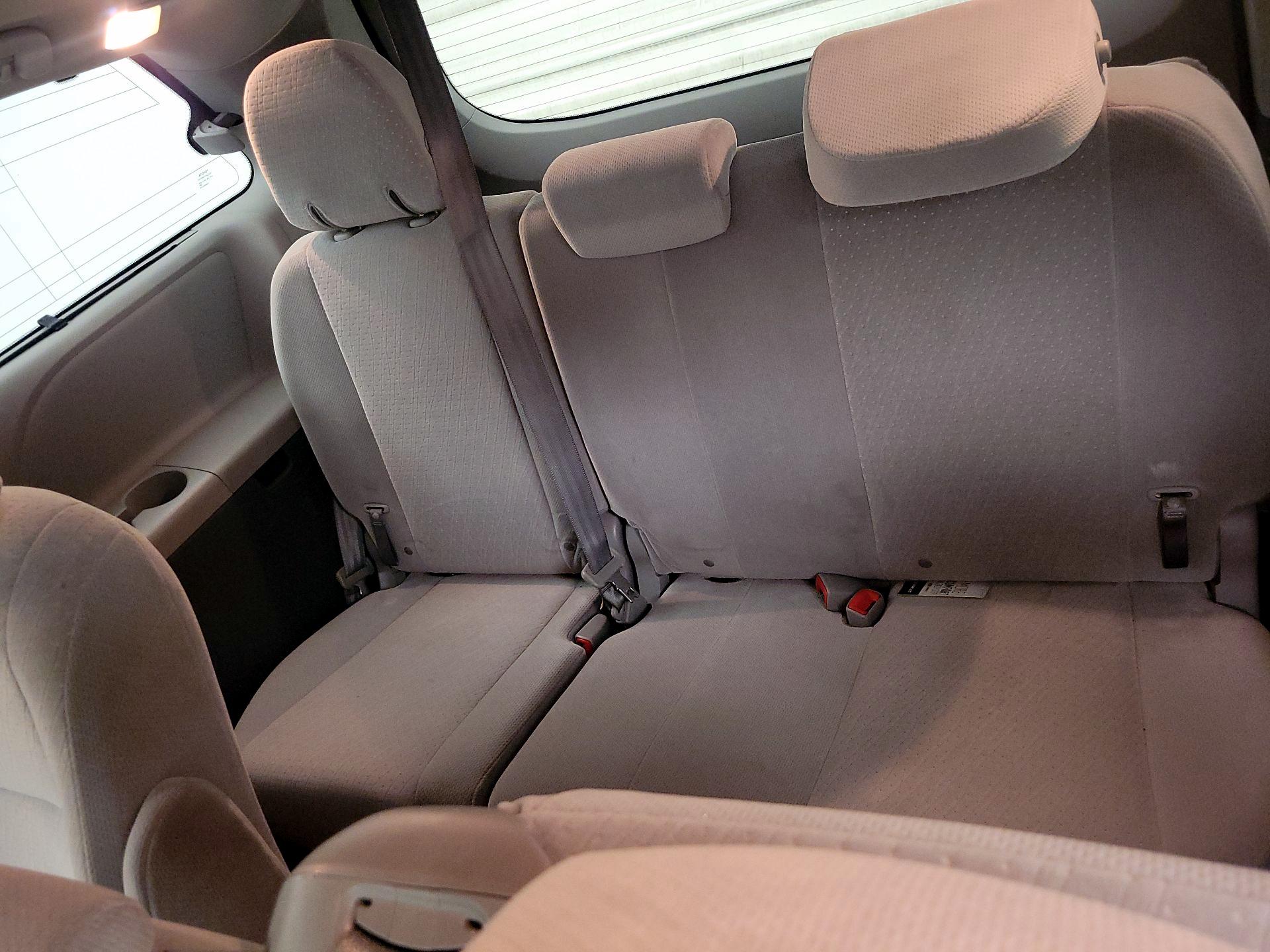 Thumbnail: 2015 Toyota Sienna - 20