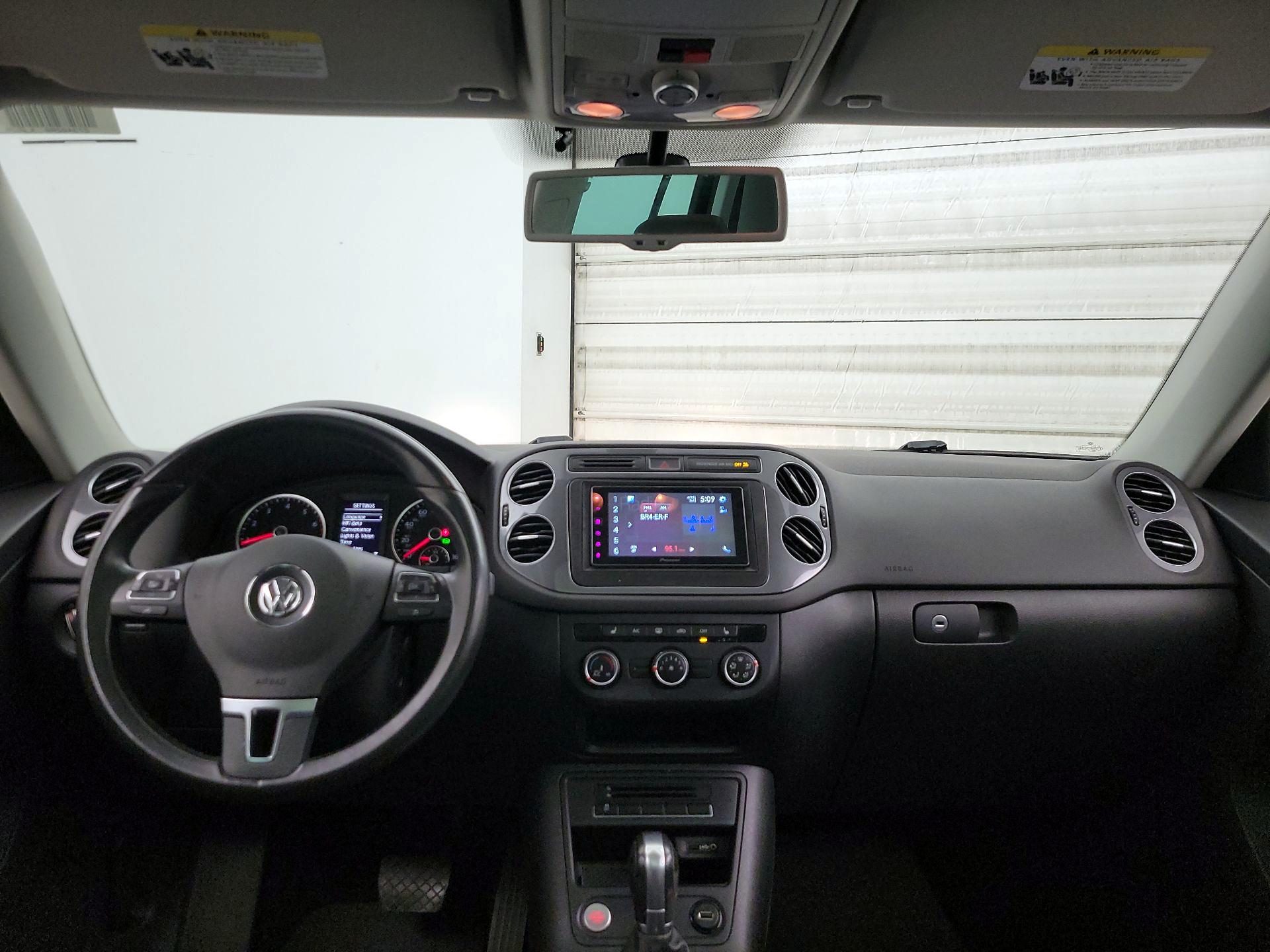 Thumbnail: 2017 Volkswagen Tiguan - 9