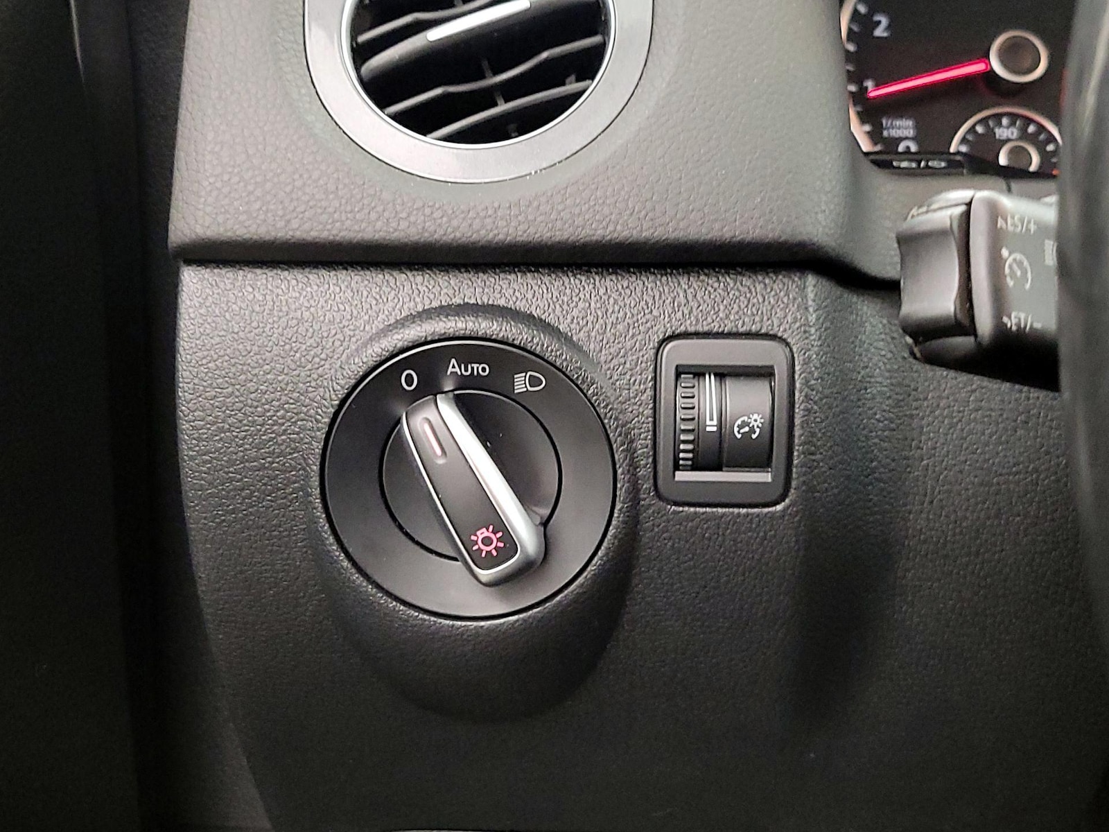 2017 Volkswagen Tiguan Wolfsburg Edition - Photo 14