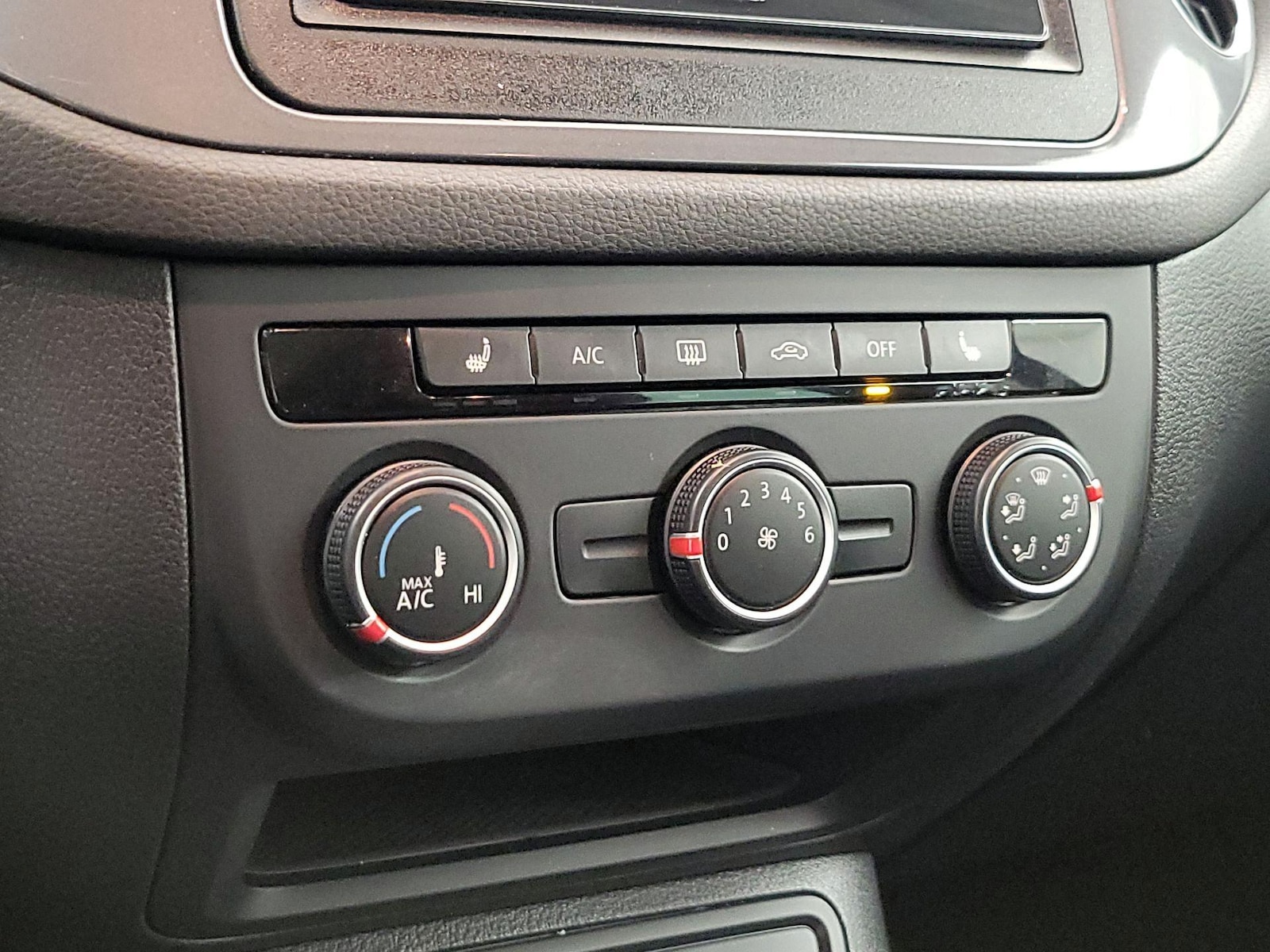 2017 Volkswagen Tiguan Wolfsburg Edition - Photo 17