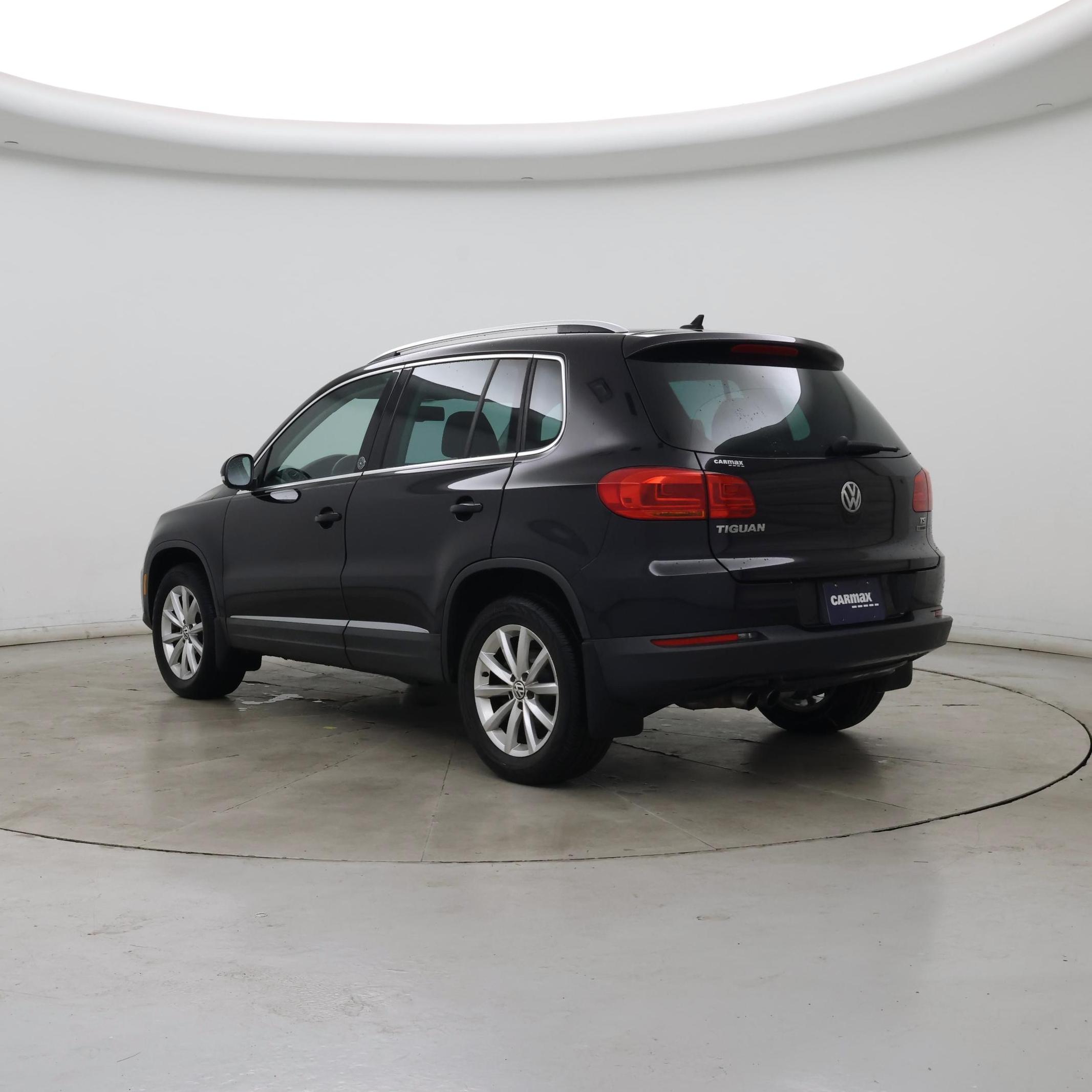 Thumbnail: 2017 Volkswagen Tiguan - 2