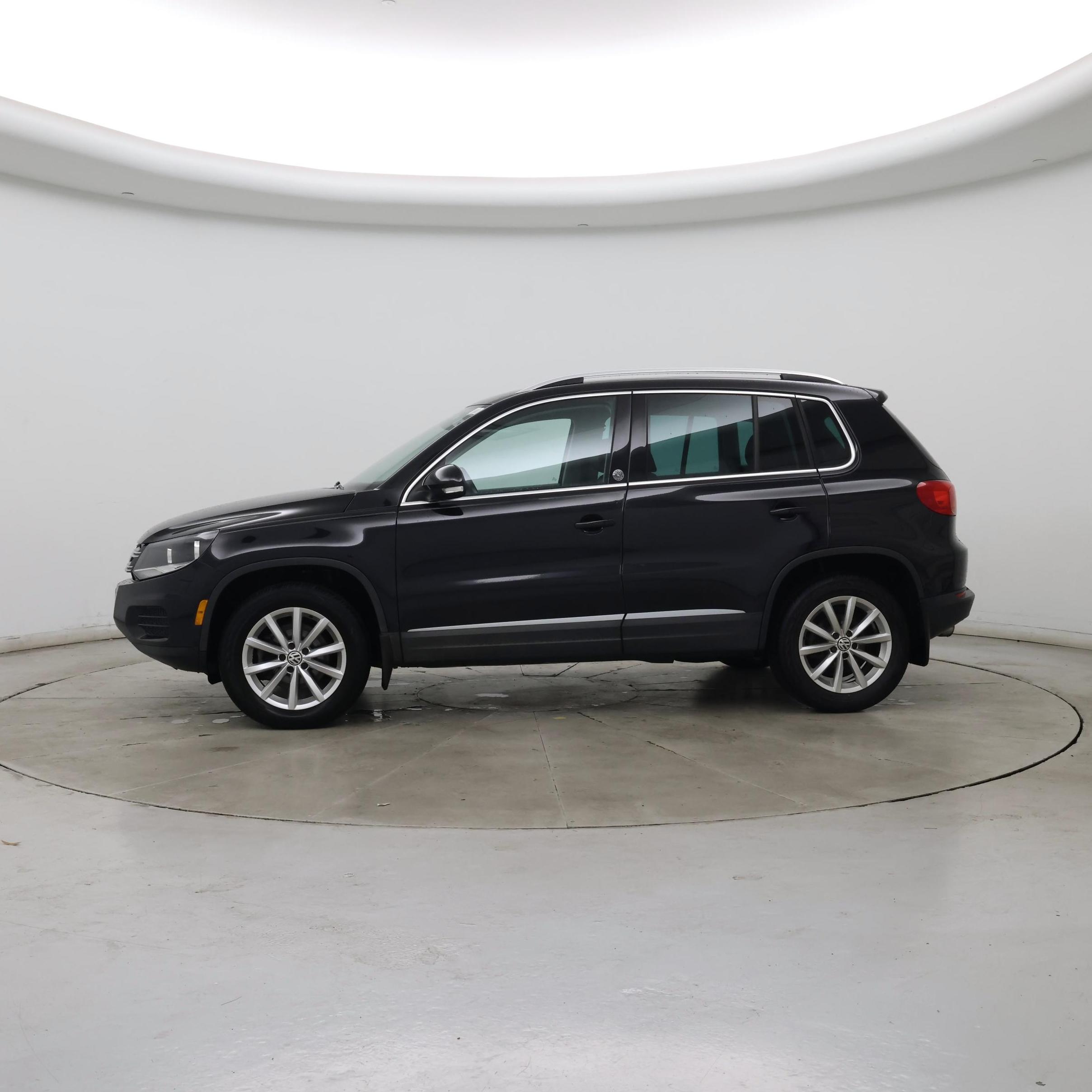 Thumbnail: 2017 Volkswagen Tiguan - 3
