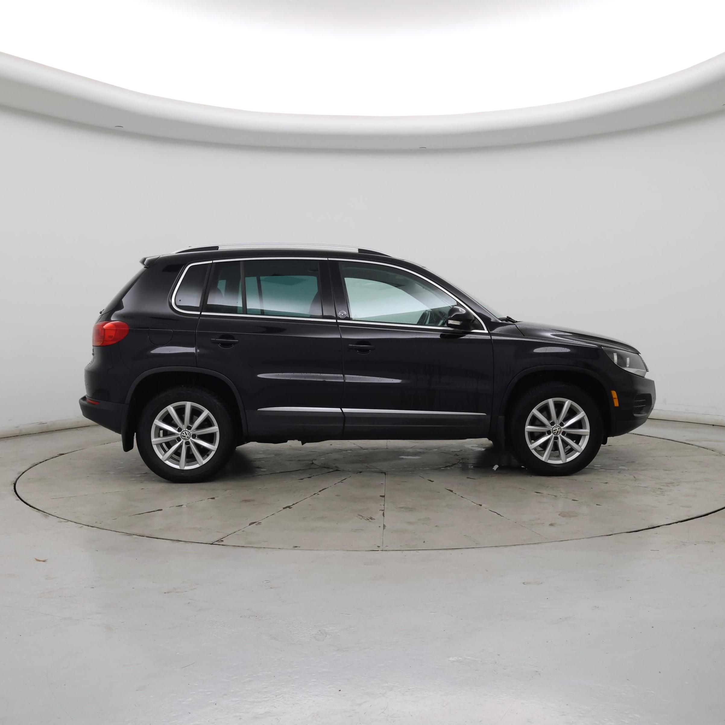 Thumbnail: 2017 Volkswagen Tiguan - 7
