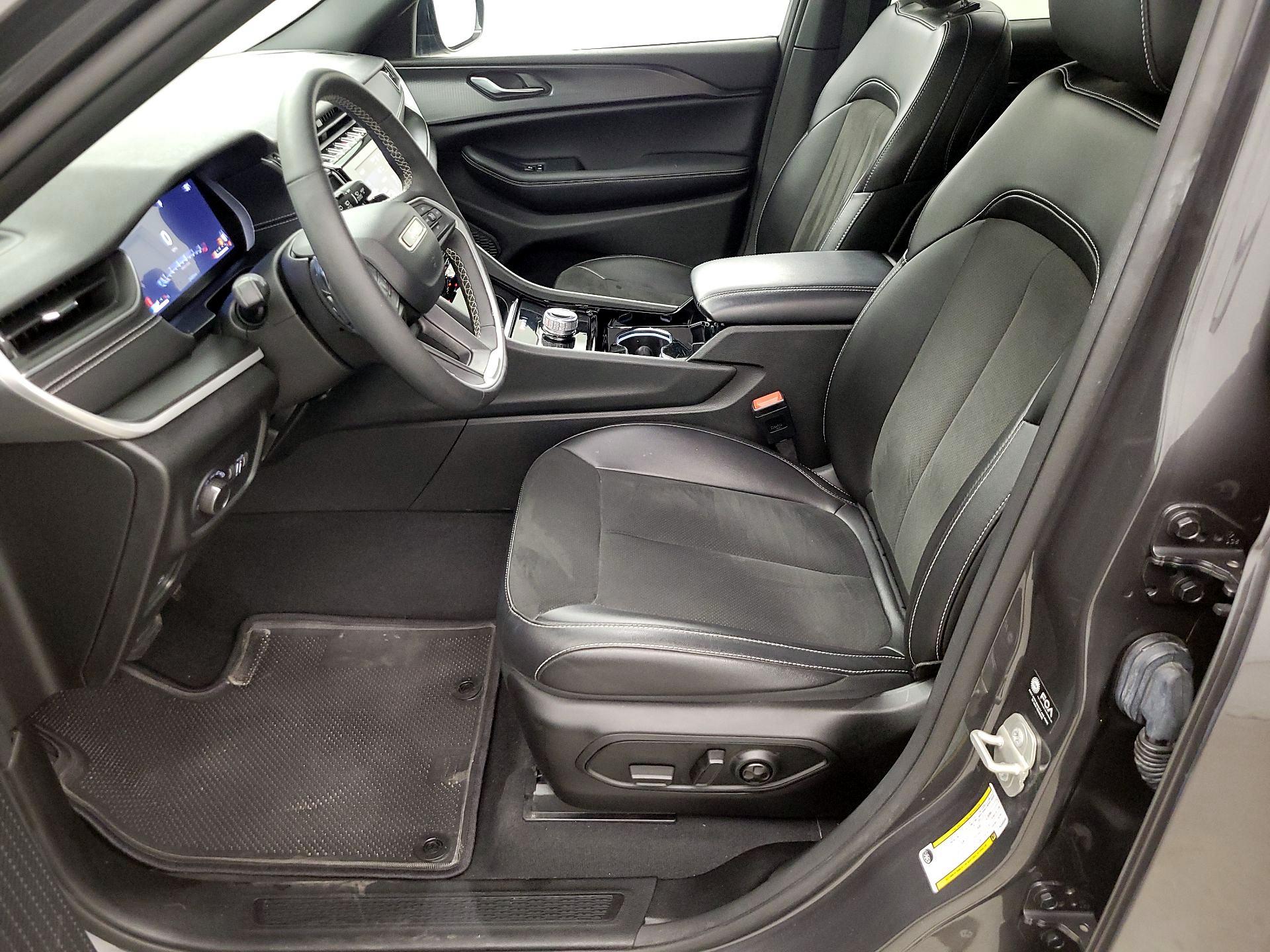 Thumbnail: 2023 Jeep Grand Cherokee - 11