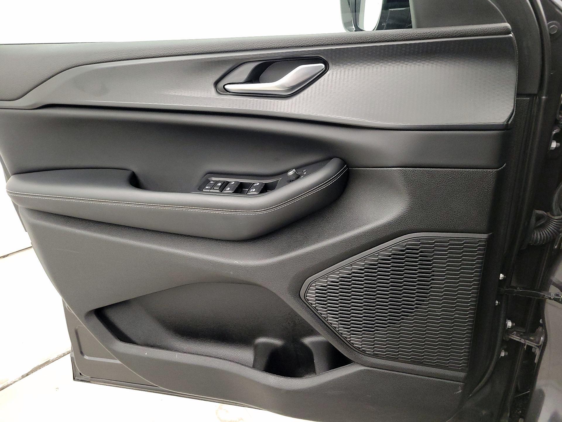 Thumbnail: 2023 Jeep Grand Cherokee - 12