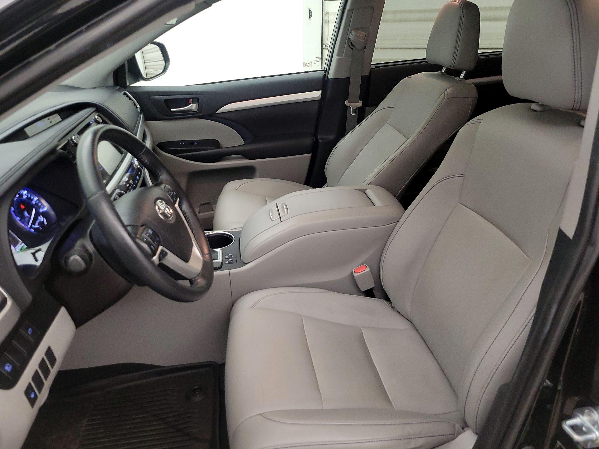 Thumbnail: 2019 Toyota Highlander - 11