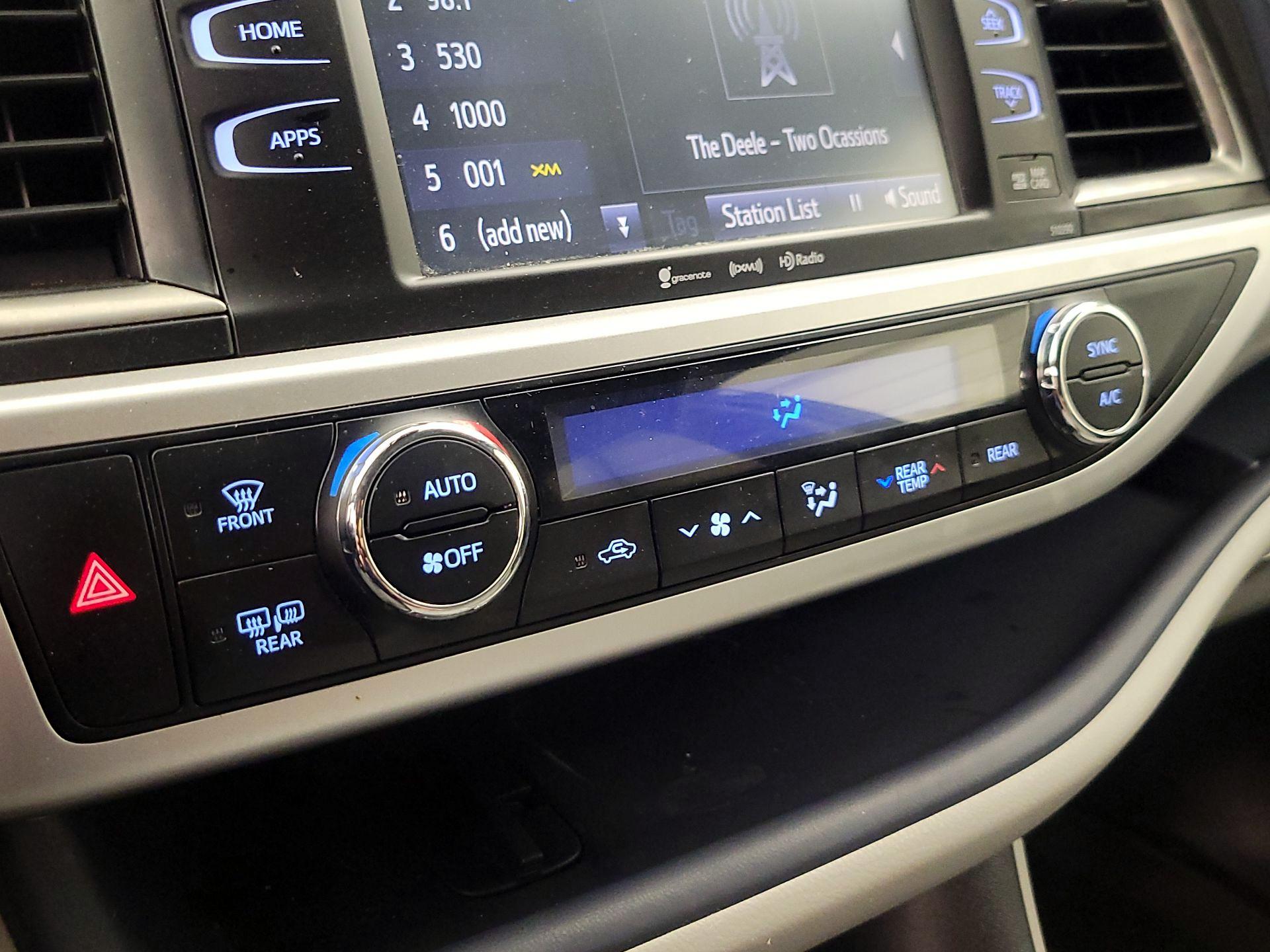 Thumbnail: 2019 Toyota Highlander - 17