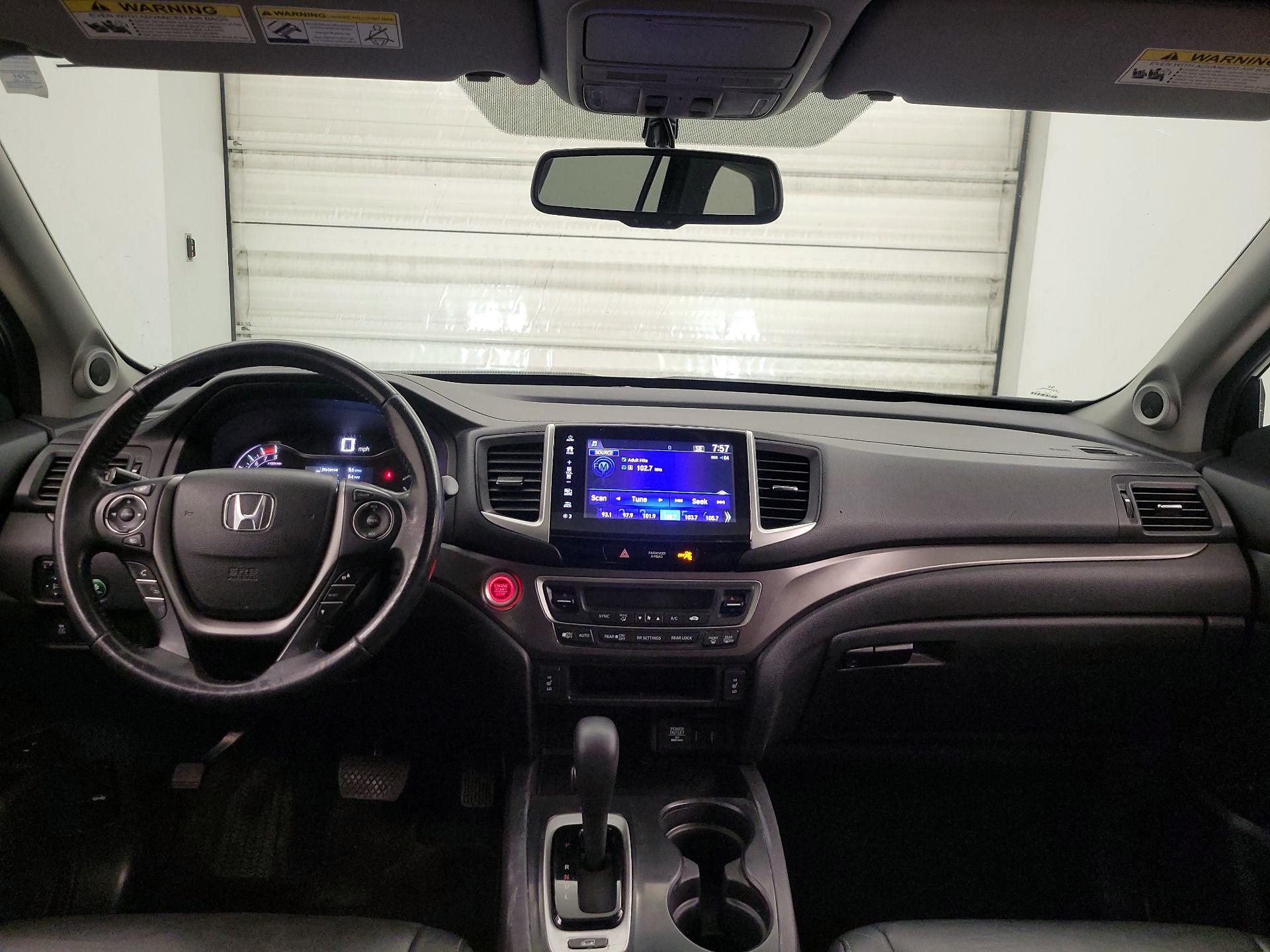 Thumbnail: 2017 Honda Pilot - 9