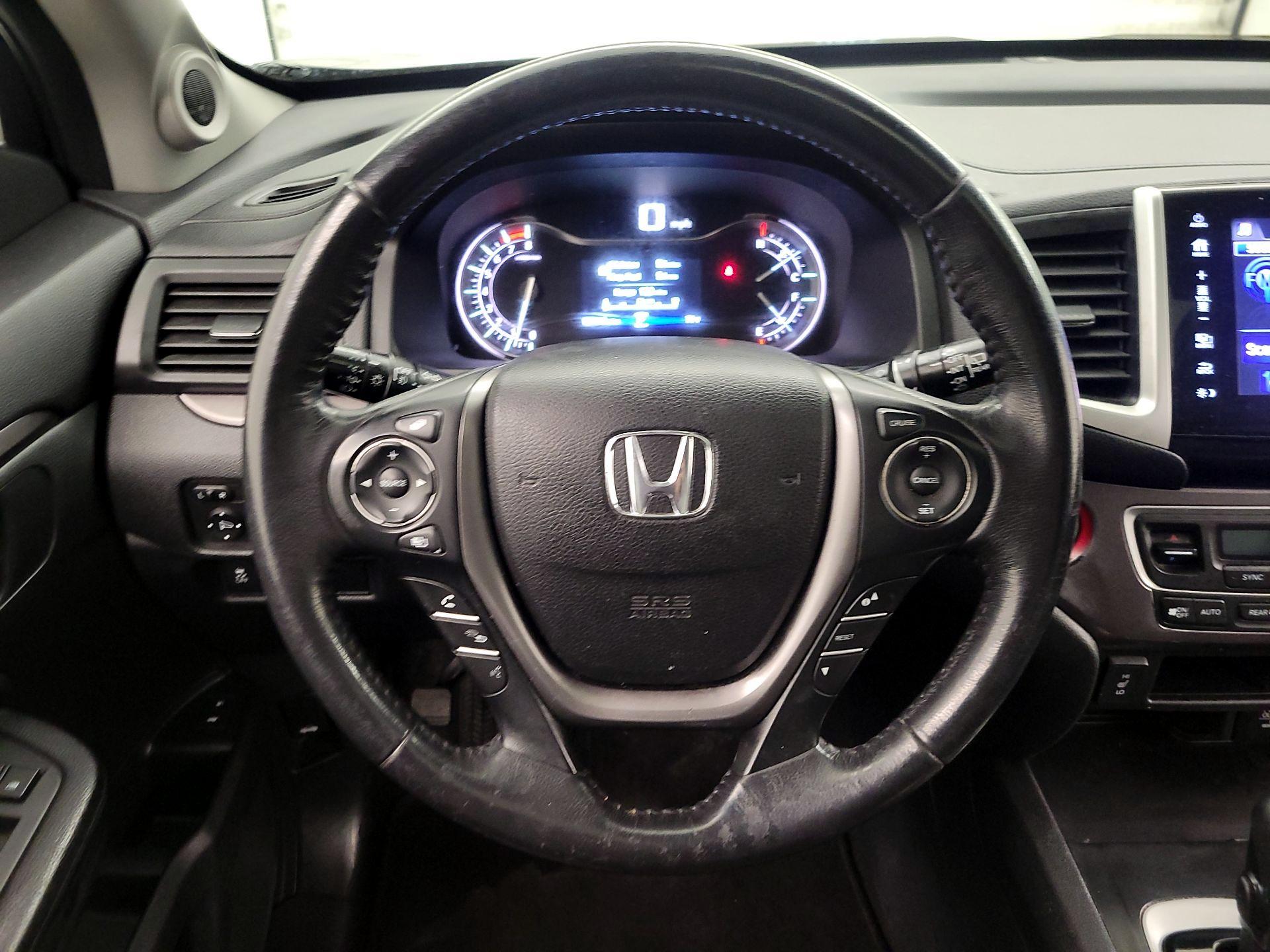 Thumbnail: 2017 Honda Pilot - 10