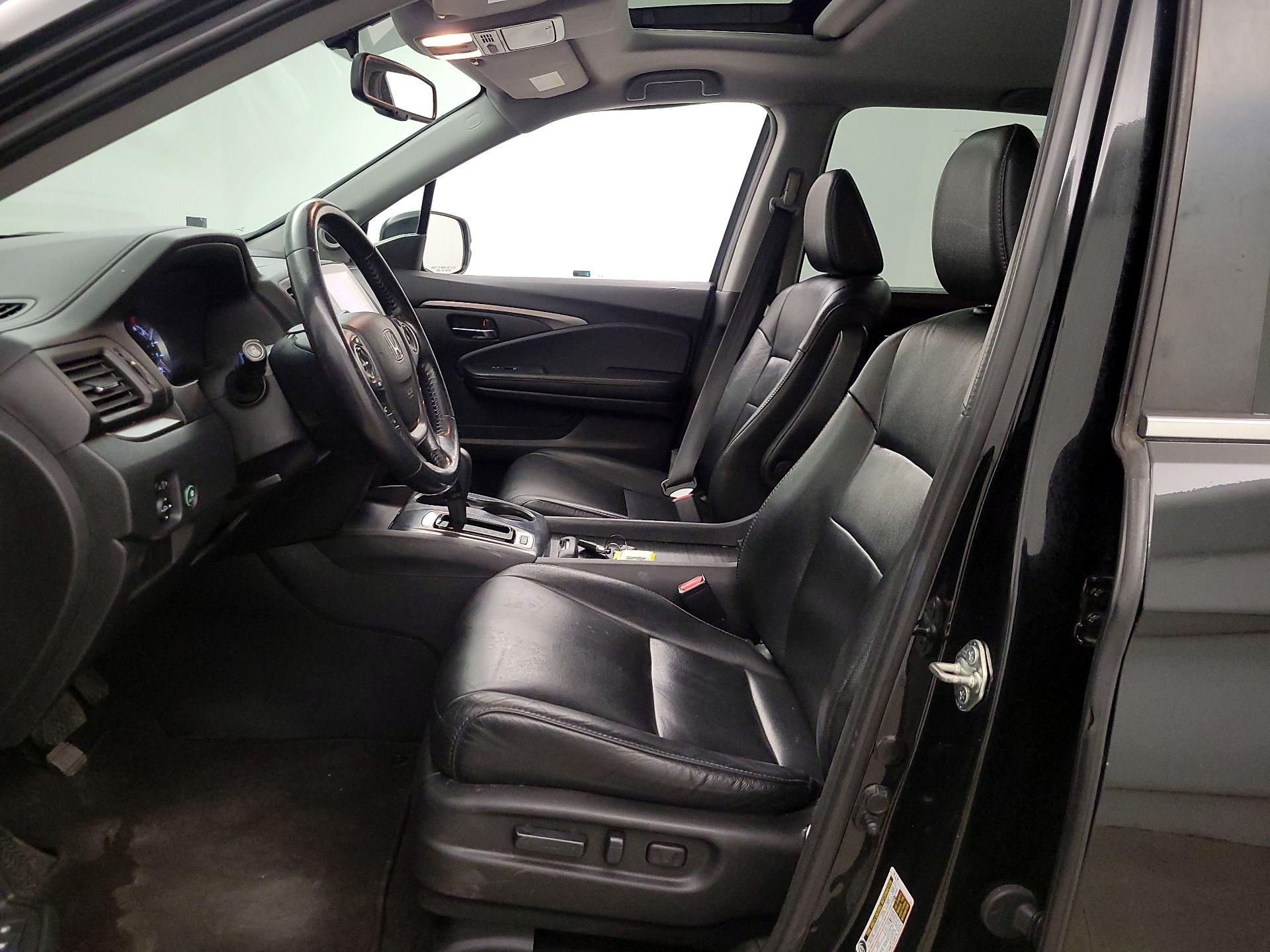 Thumbnail: 2017 Honda Pilot - 11