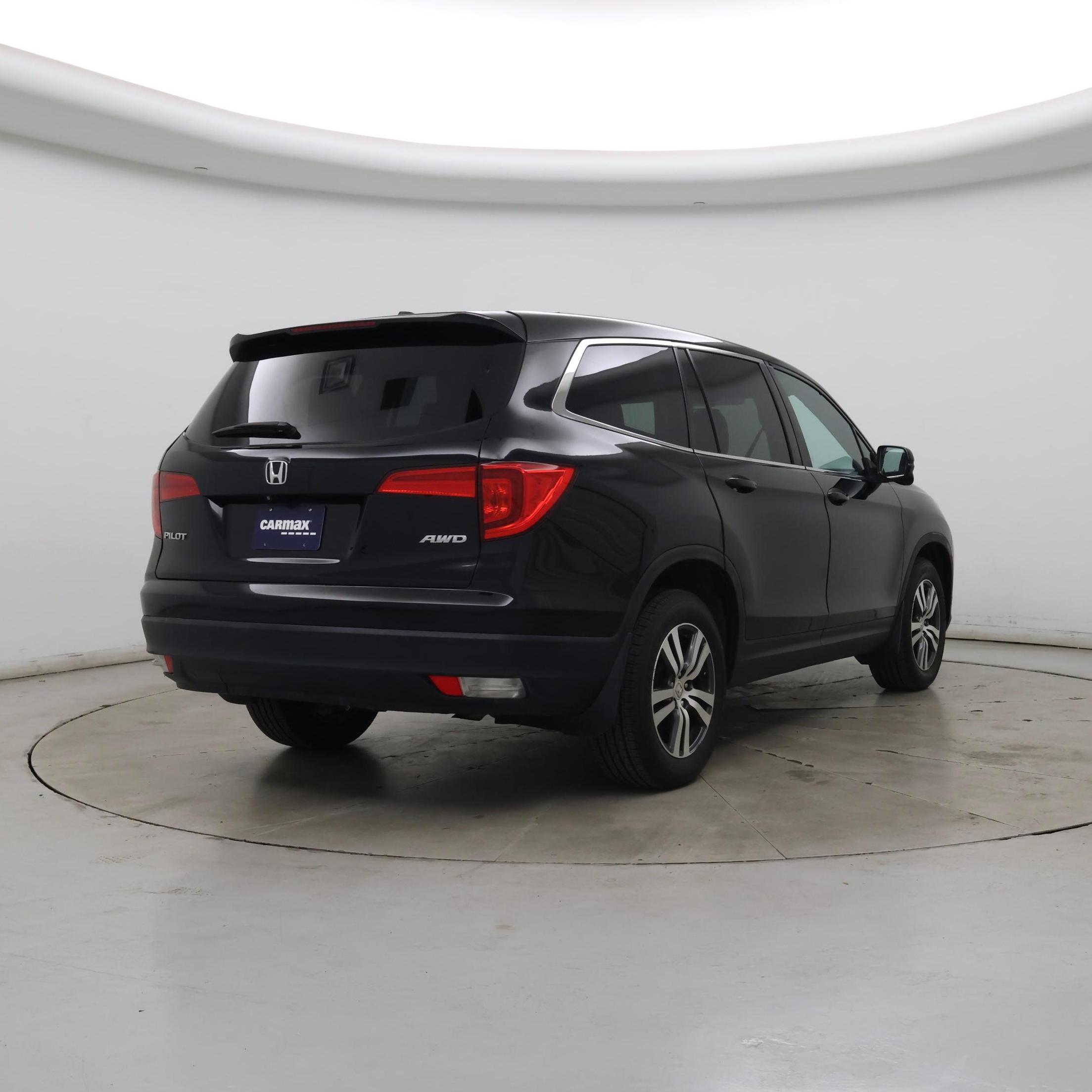 Thumbnail: 2017 Honda Pilot - 8